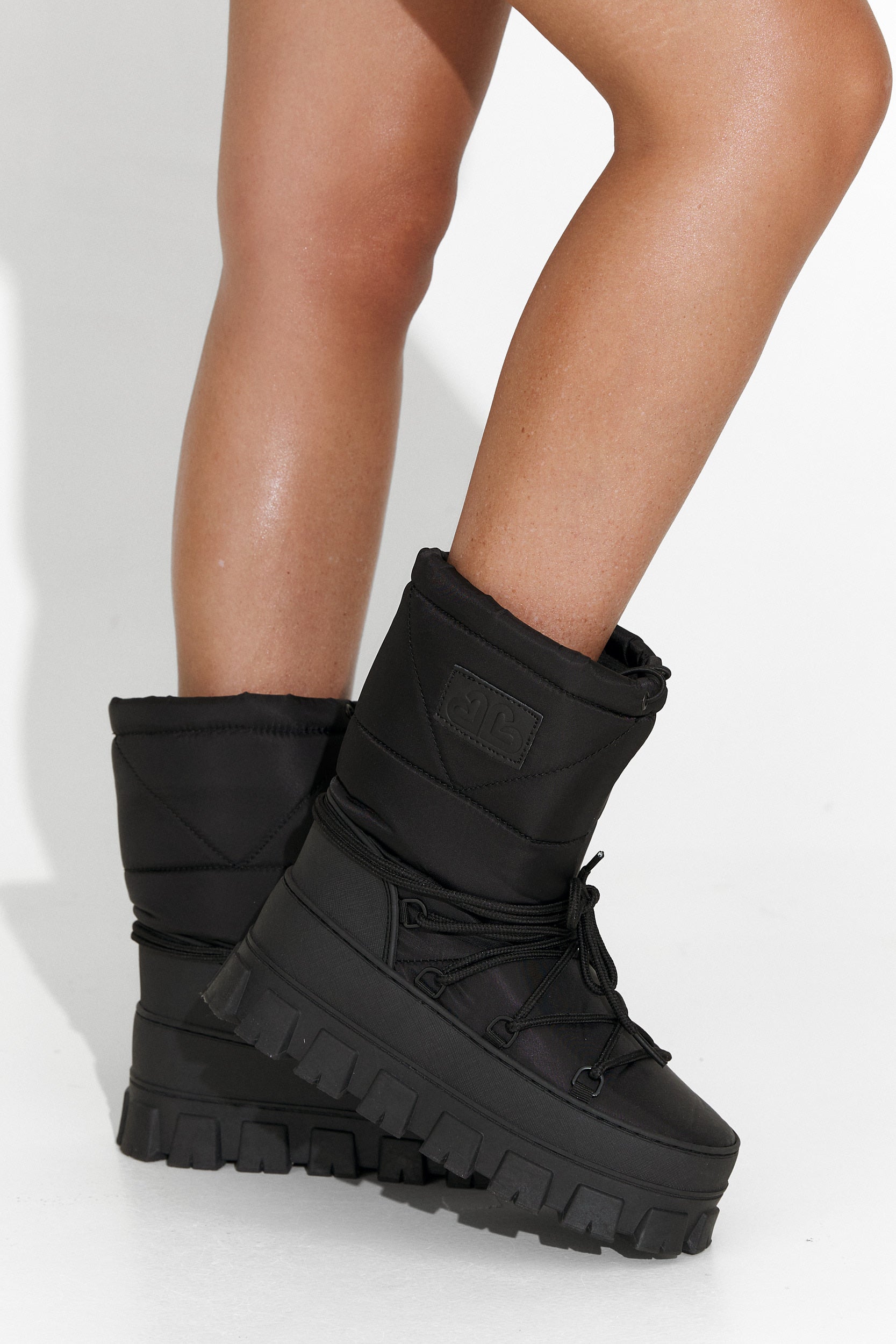 Vanesia Bogas Fekete Női Csizmák