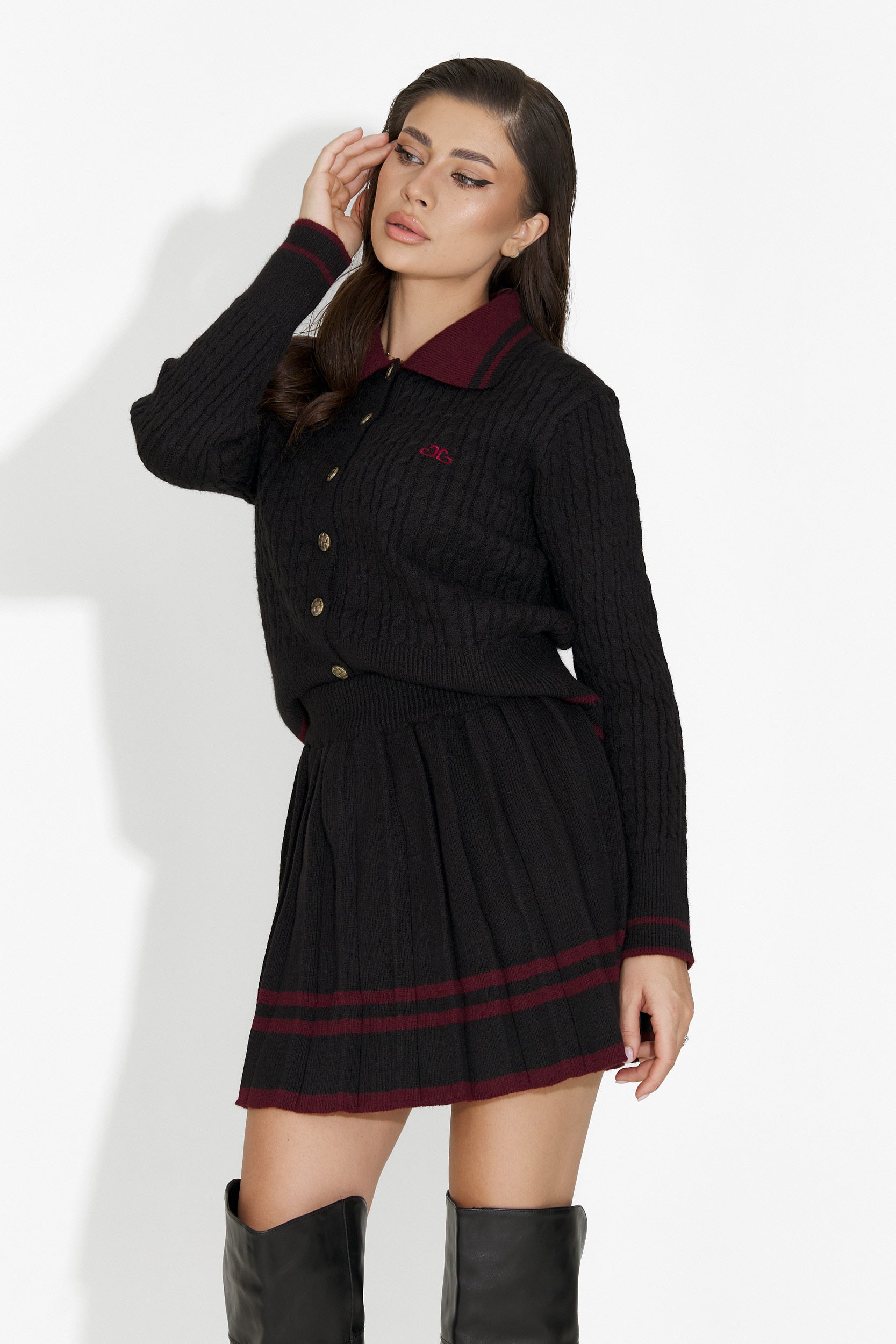 Kendia Bogas Fekete Szoknyakosztüm