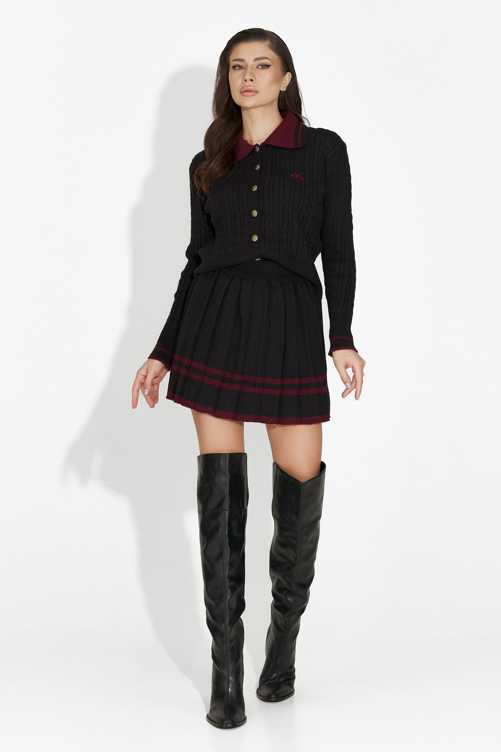 Kendia Bogas Fekete Szoknyakosztüm