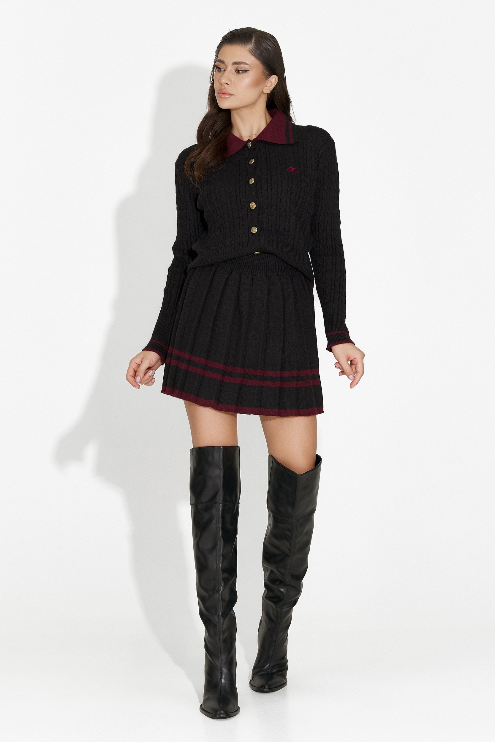 Kendia Bogas Fekete Szoknyakosztüm