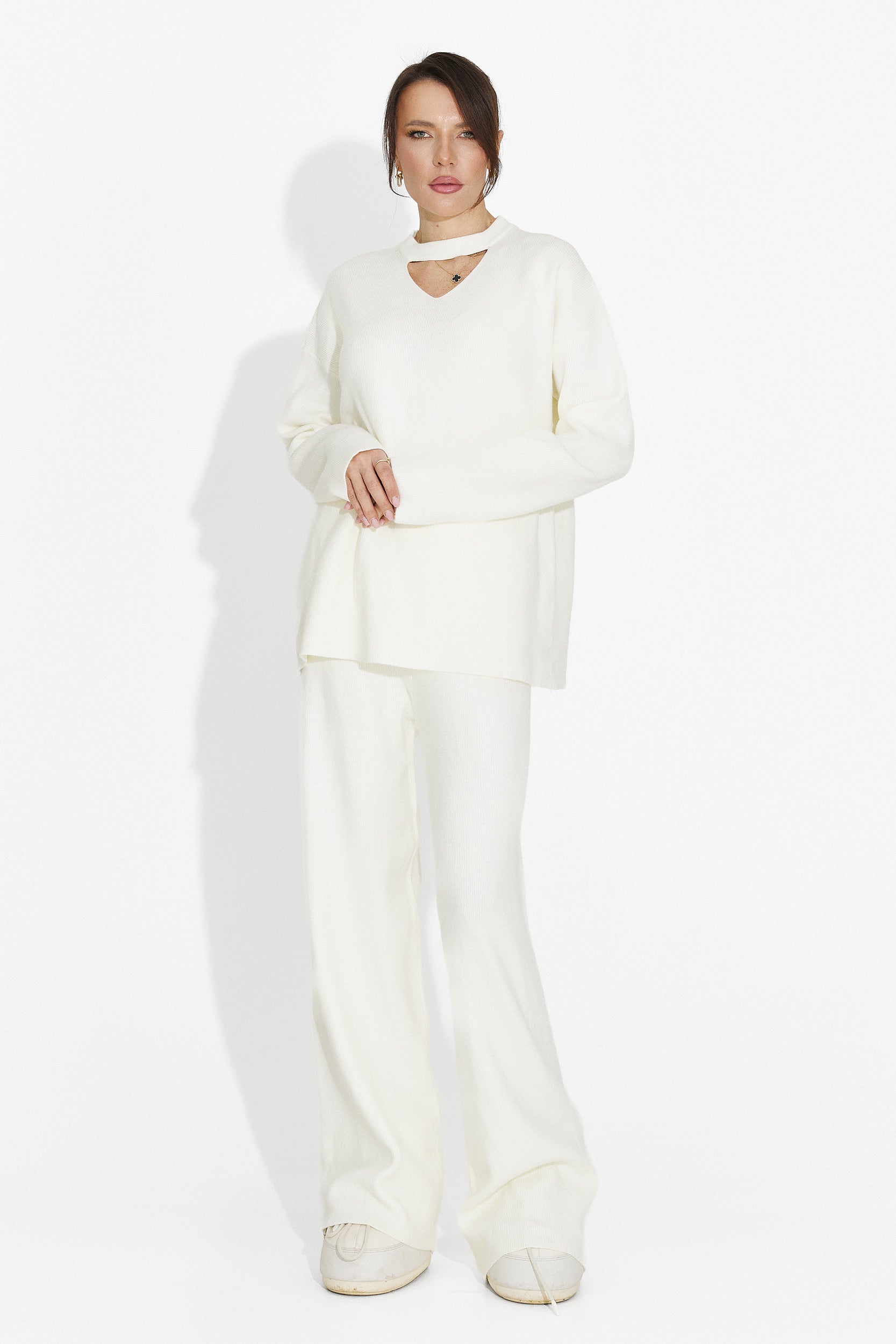 Krém színű nadrágkosztüm Kania Bogas