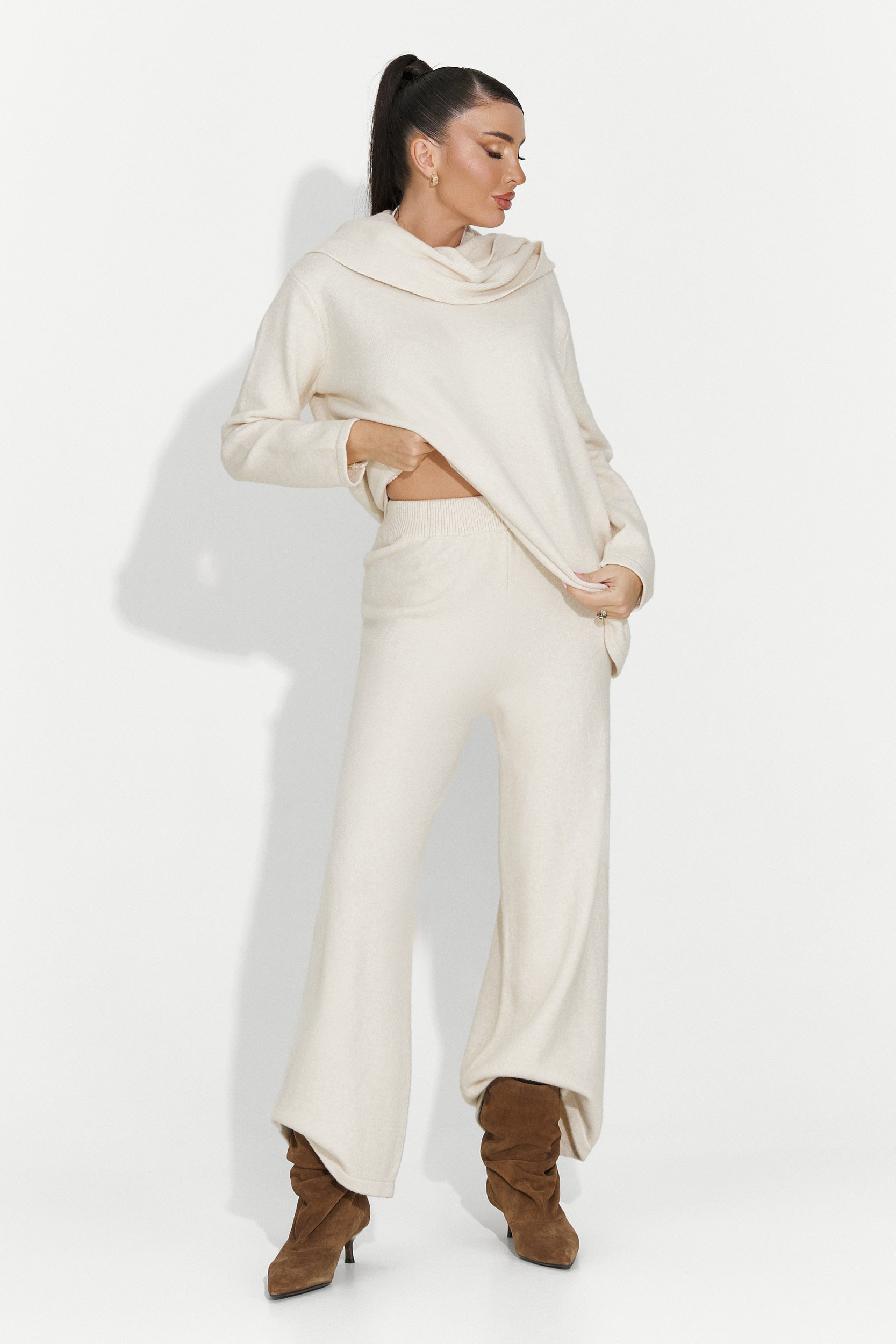 Laza bézs női öltöny Vencilie Bogastól