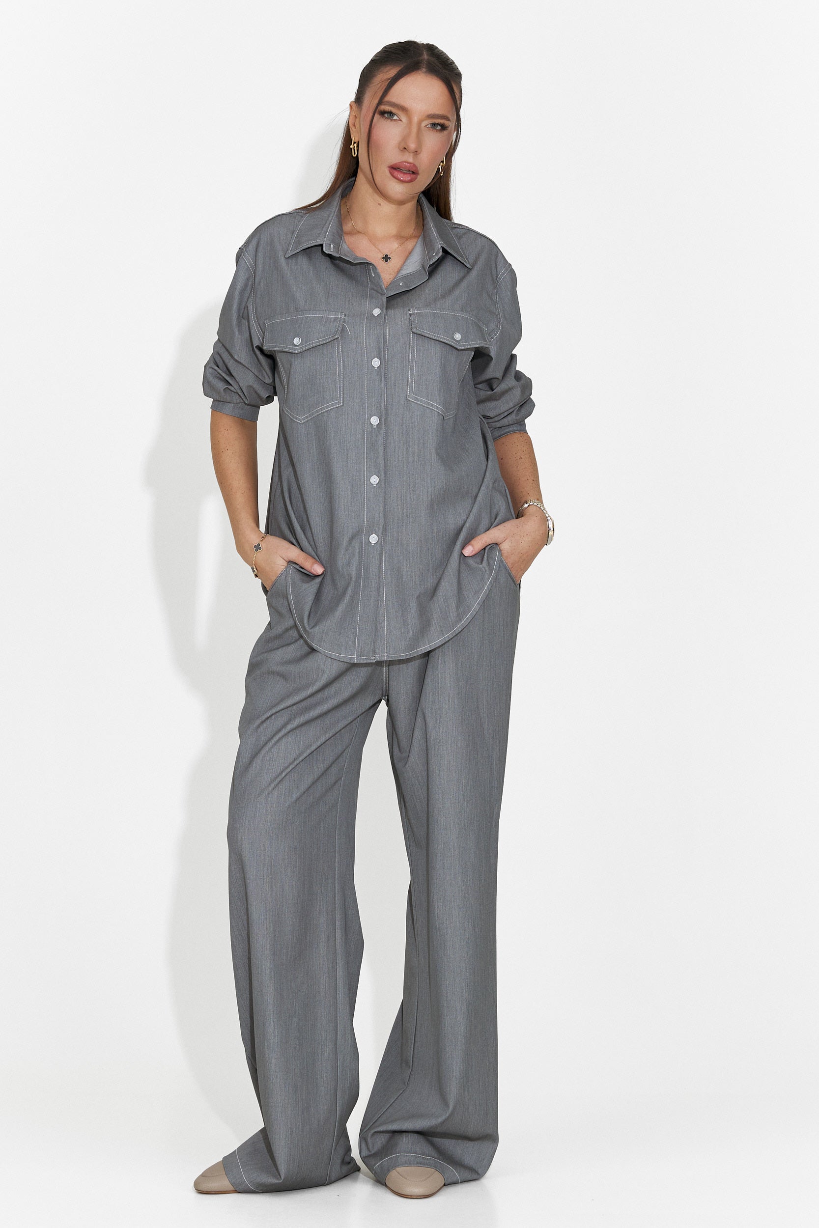 Női szürke hétköznapi öltözet Zunaira Bogas