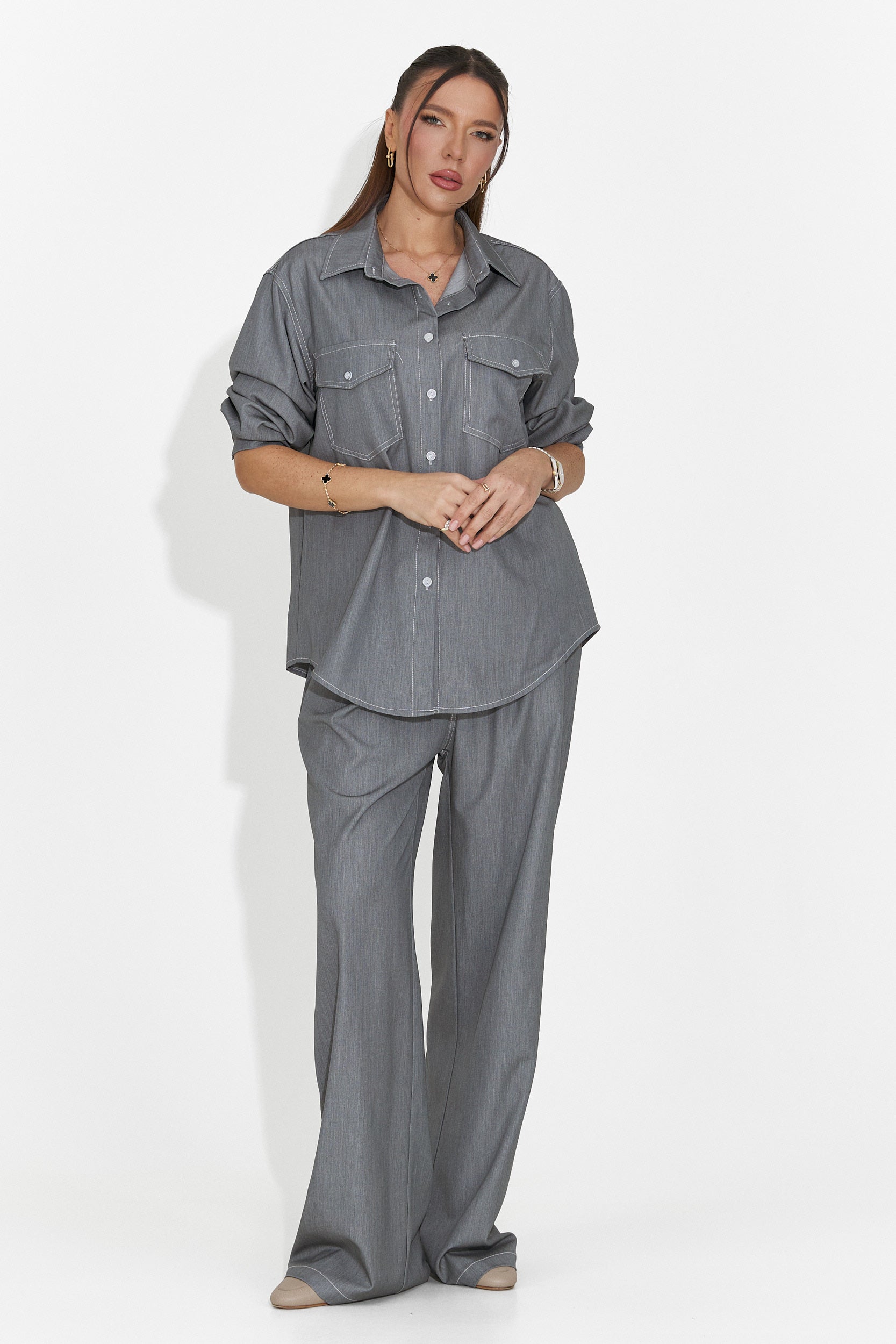 Női szürke hétköznapi öltözet Zunaira Bogas