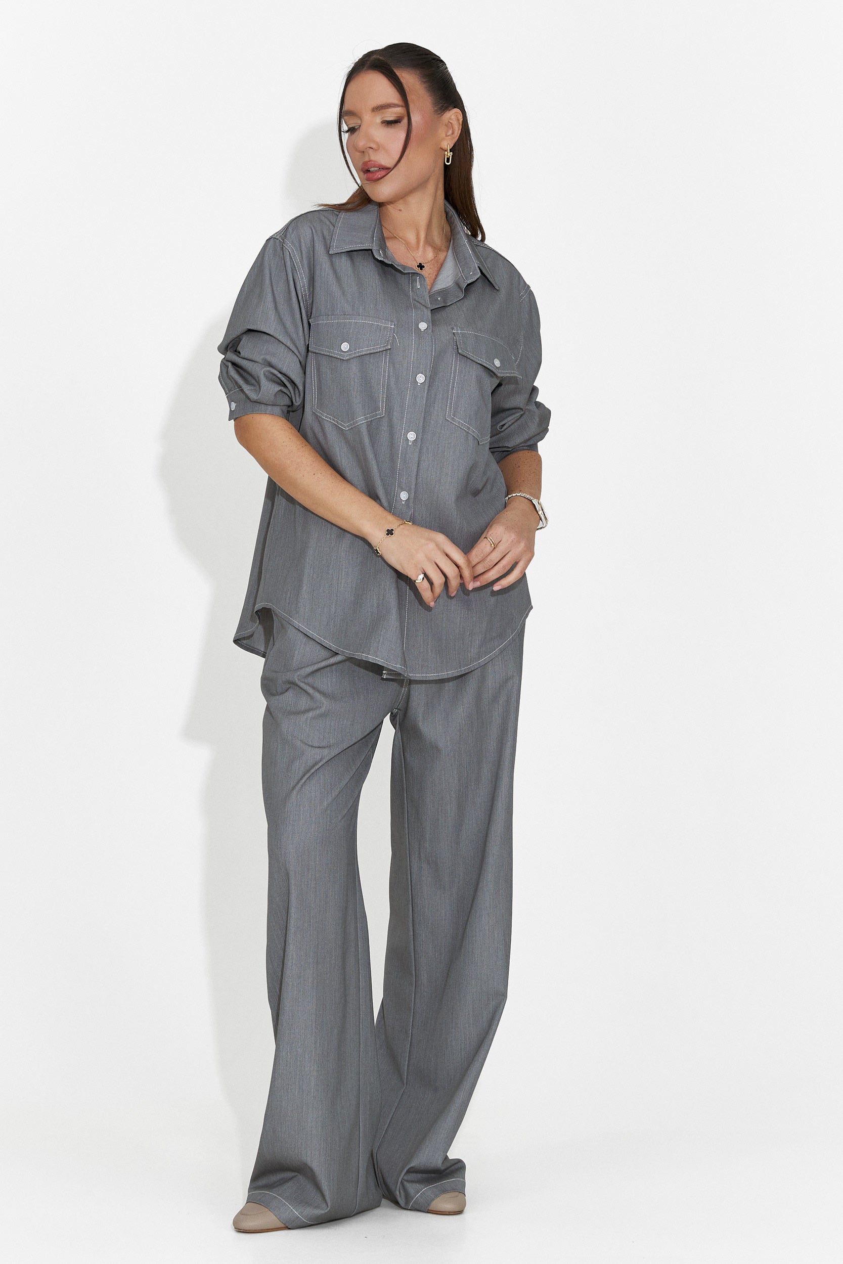 Női szürke hétköznapi öltözet Zunaira Bogas