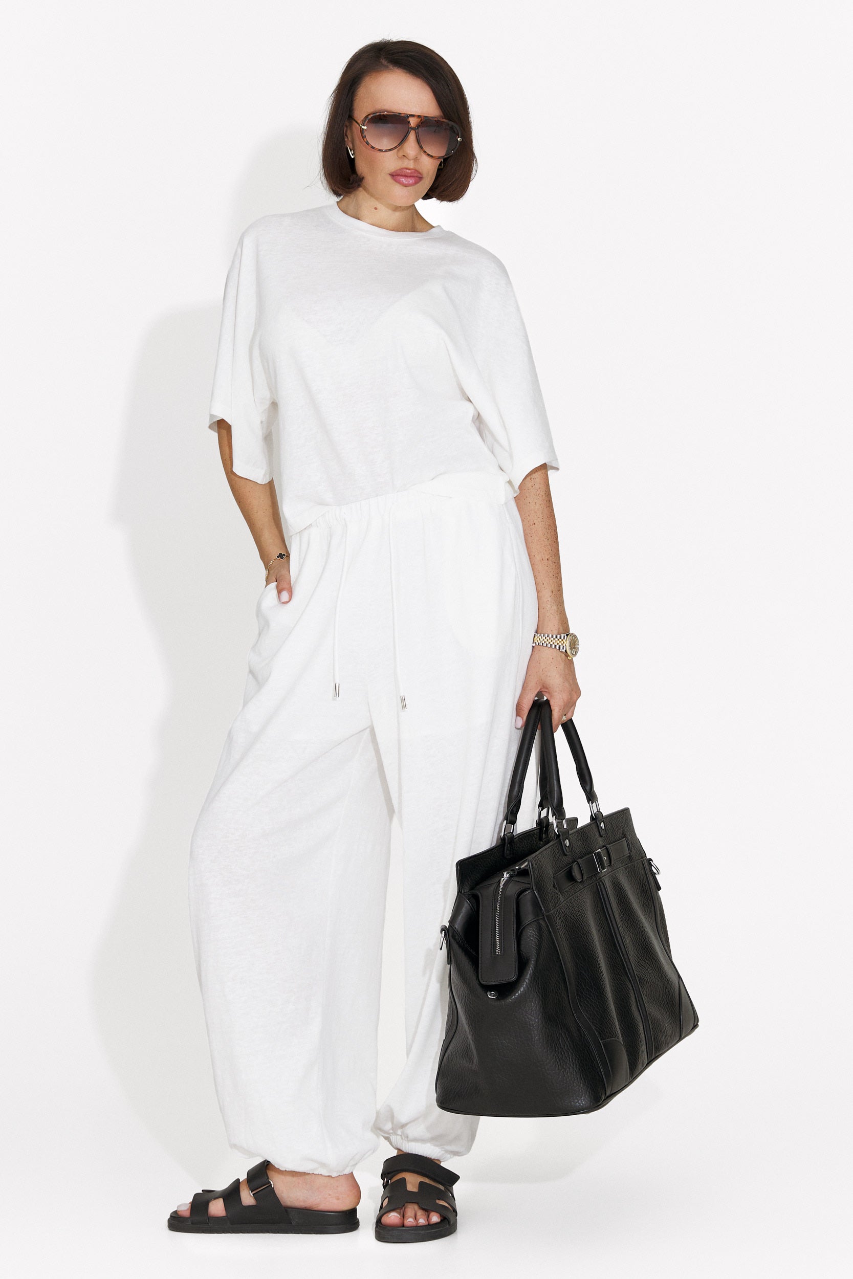 Bedya Bogas női öltöny fehér nadrággal