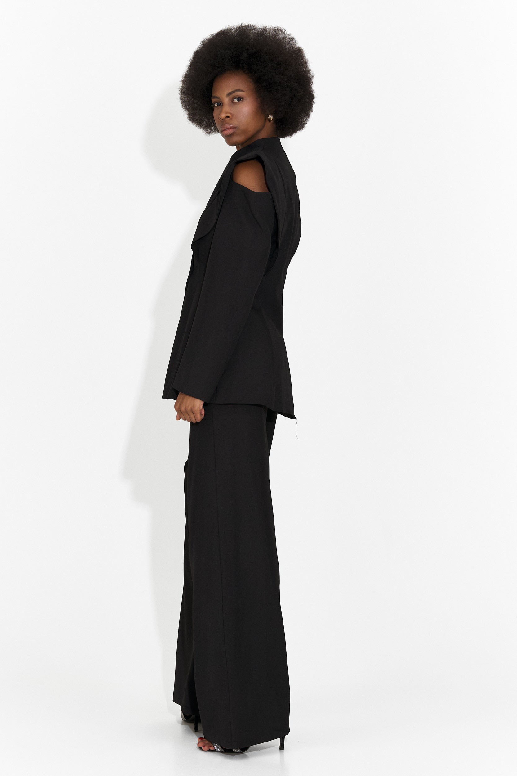 Elegáns fekete női öltöny Latefa Bogas