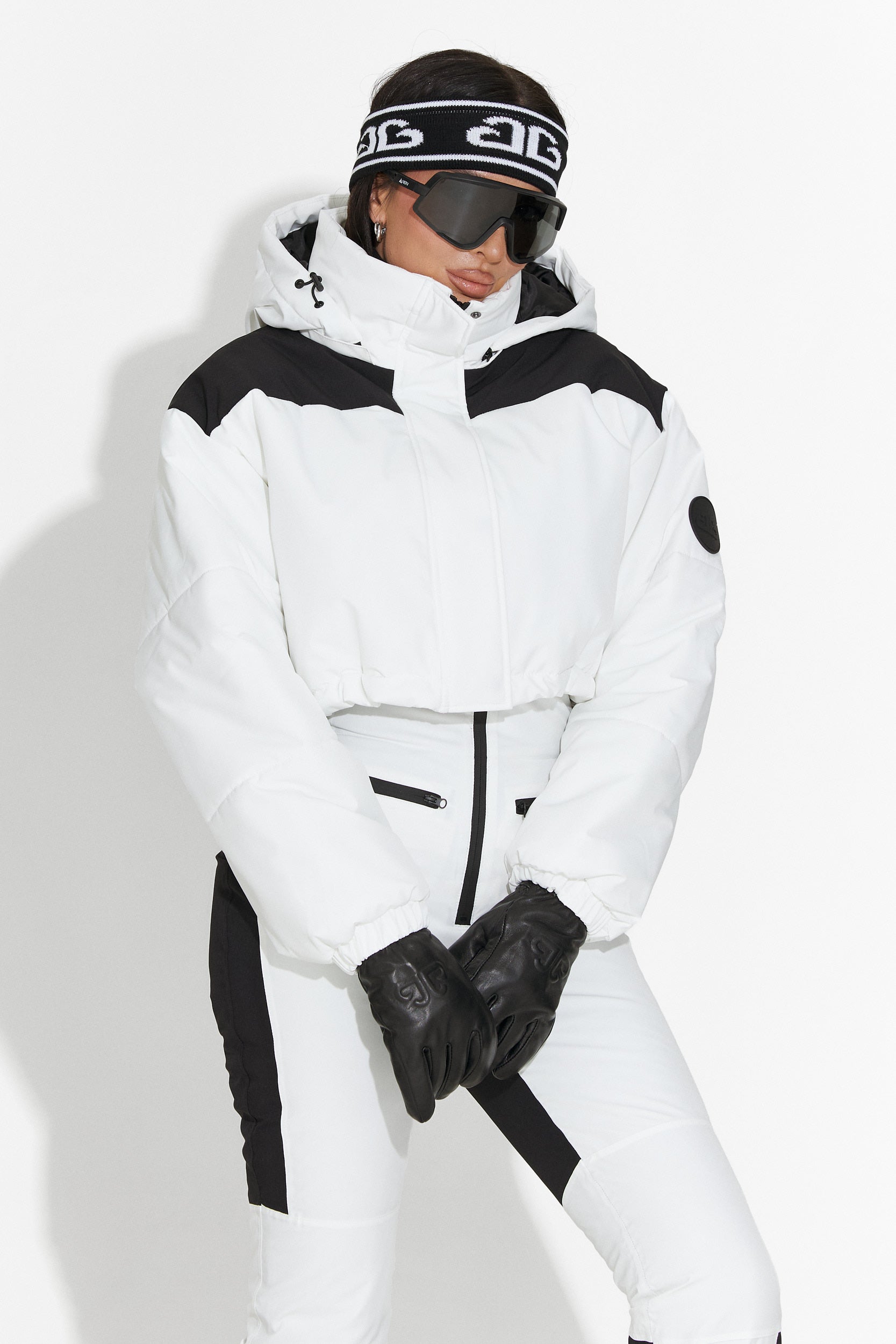 Fehér, hétköznapi síruha Camelay Bogas