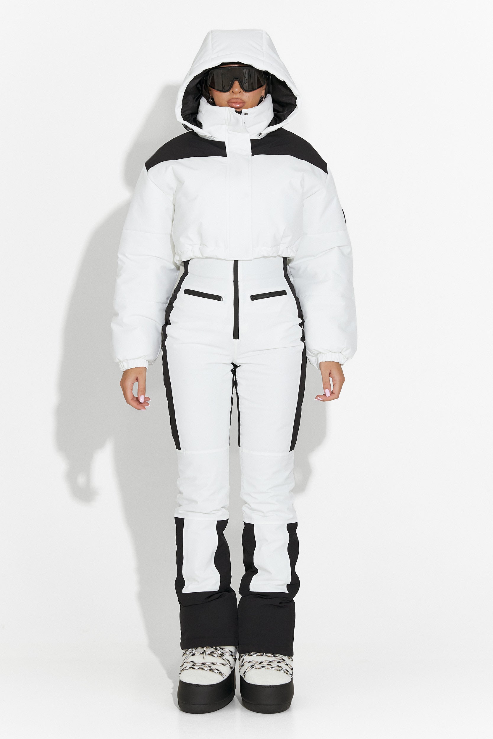 Fehér, hétköznapi síruha Camelay Bogas