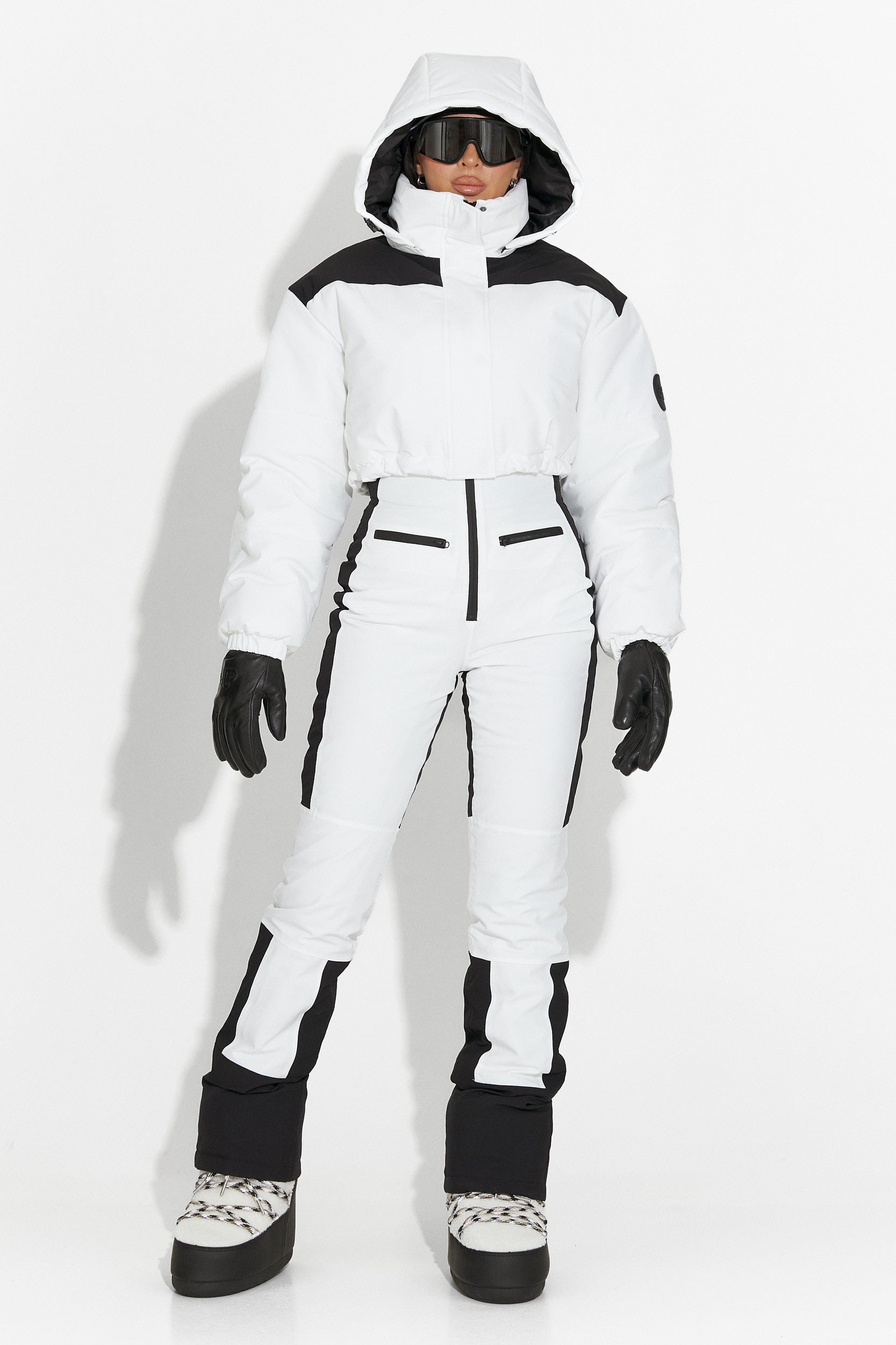 Fehér, hétköznapi síruha Camelay Bogas