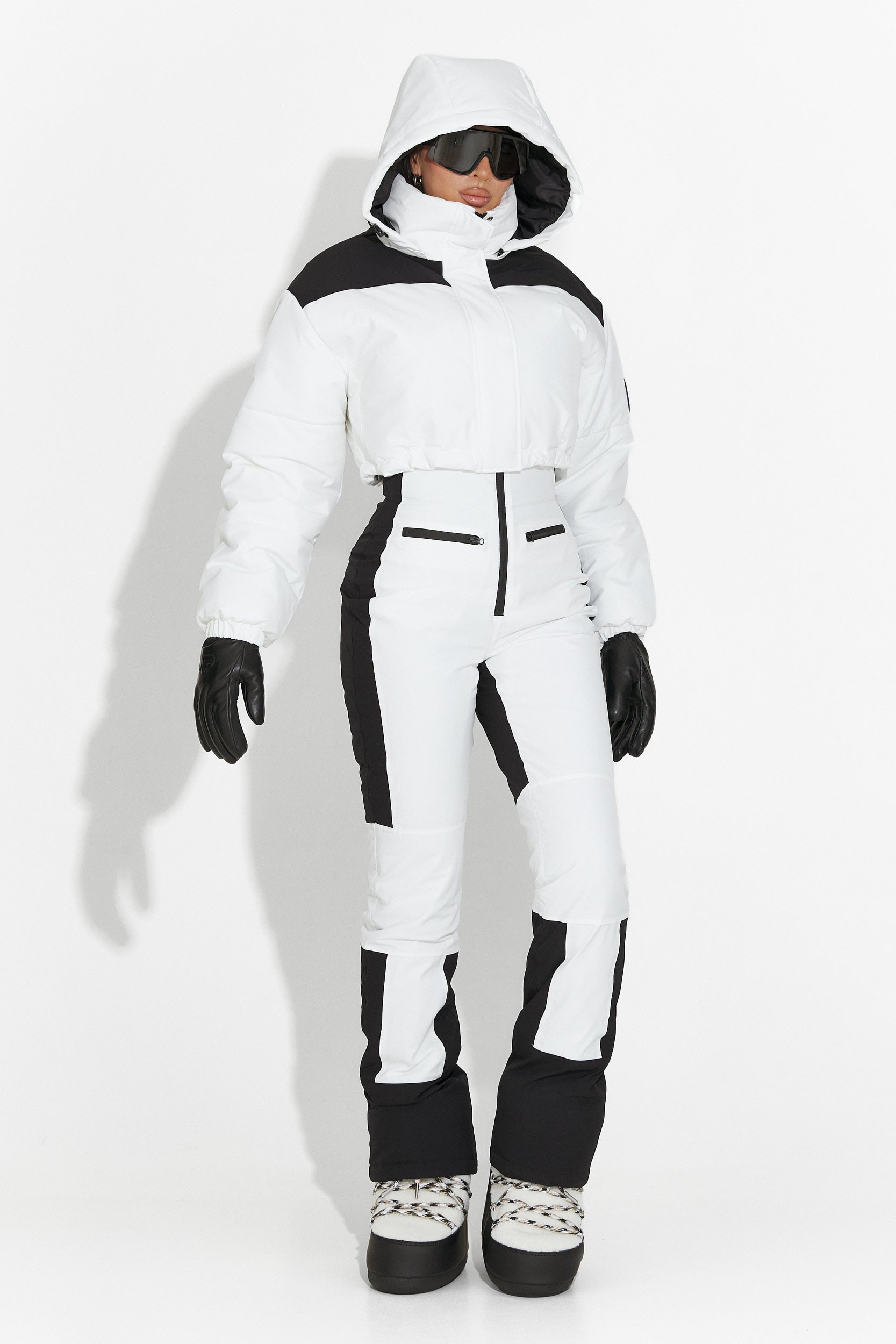 Fehér, hétköznapi síruha Camelay Bogas