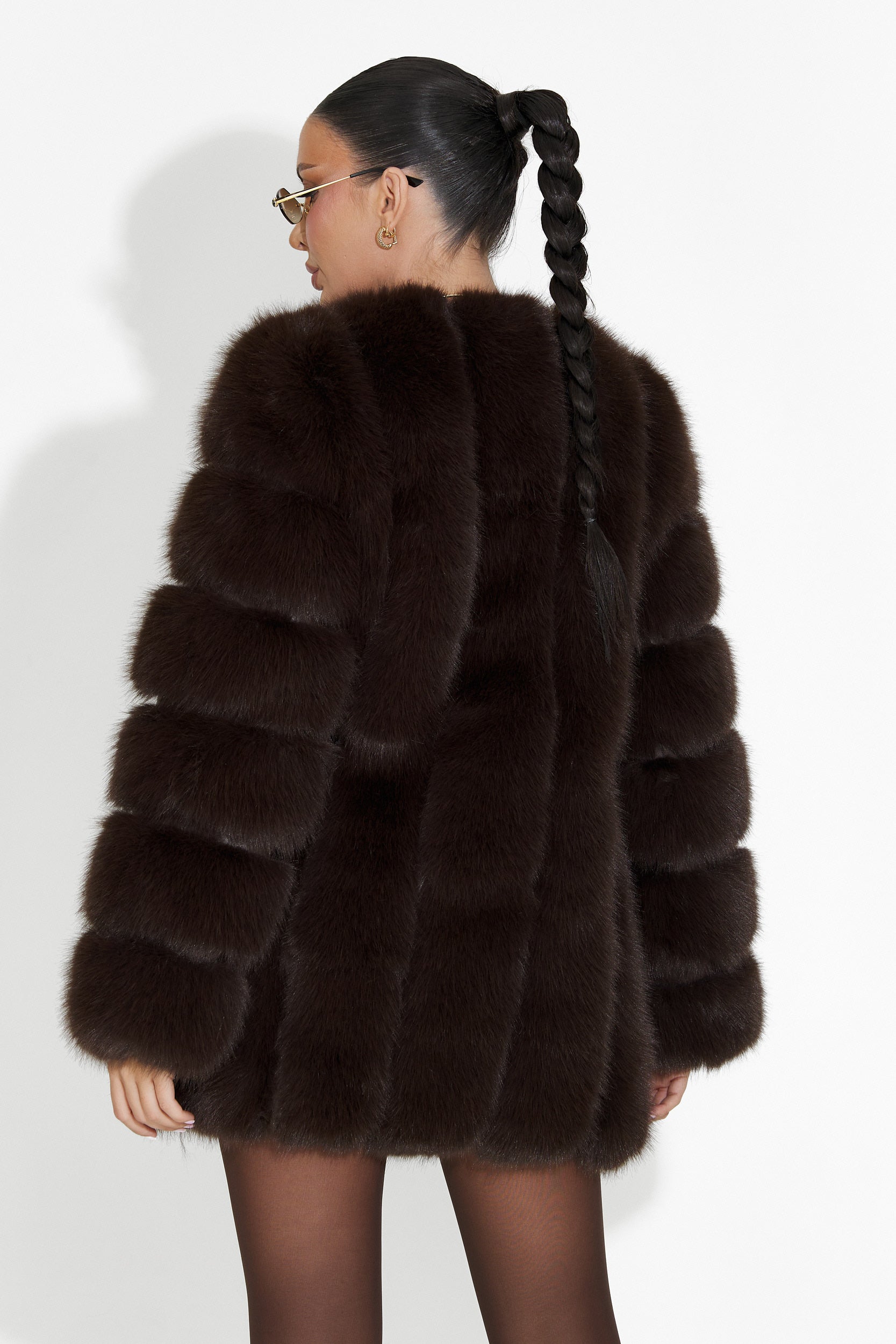 Jameia Bogas barna szőrmekabátja