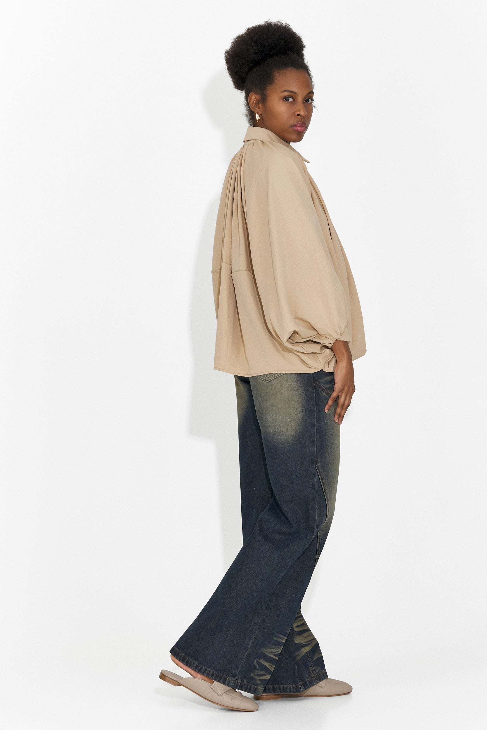 Női alkalmi bézs kabát Yasminia Bogas