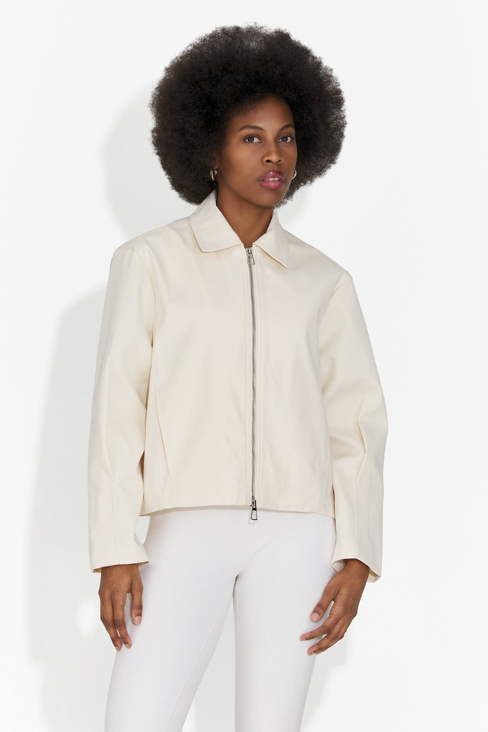 Elegáns női krémszínű dzseki Comino Bogas