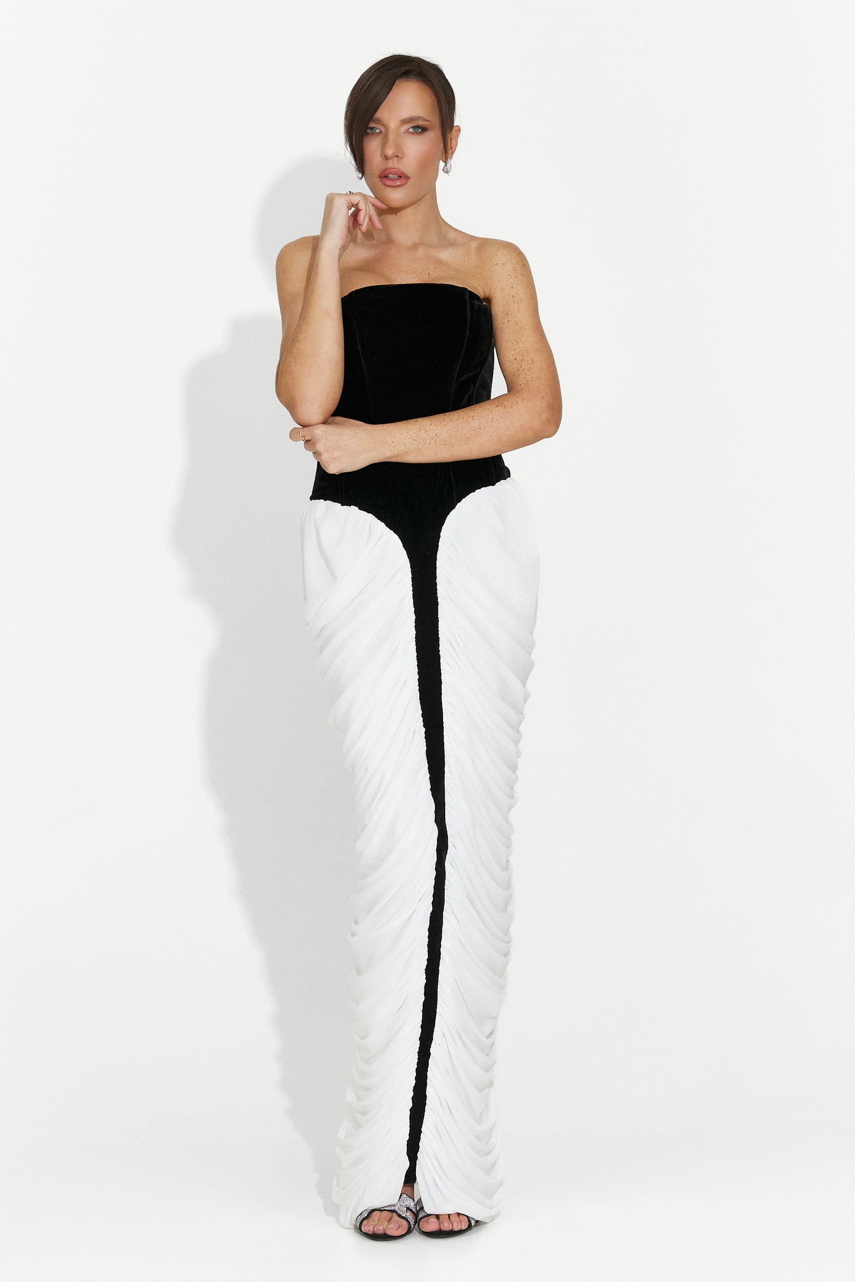 Hosszú női ruha fekete-fehér York Bogas