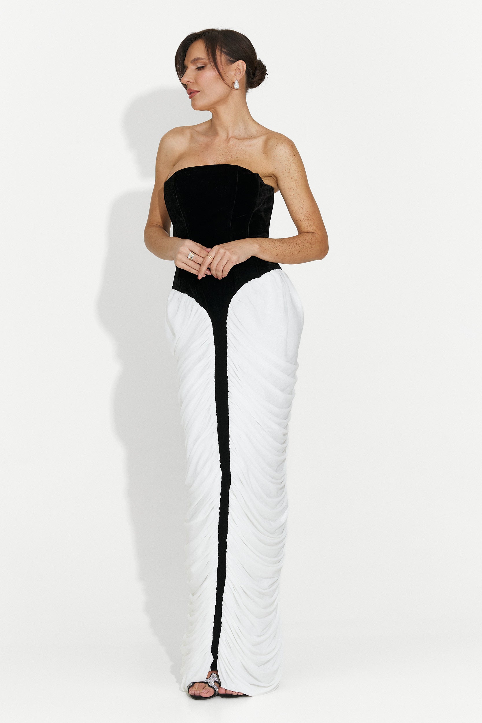 Hosszú női ruha fekete-fehér York Bogas