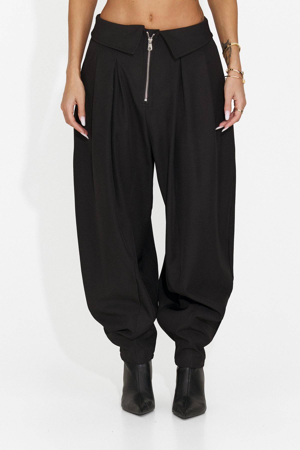 Pantaloni casual negri Scnoioria Bogas