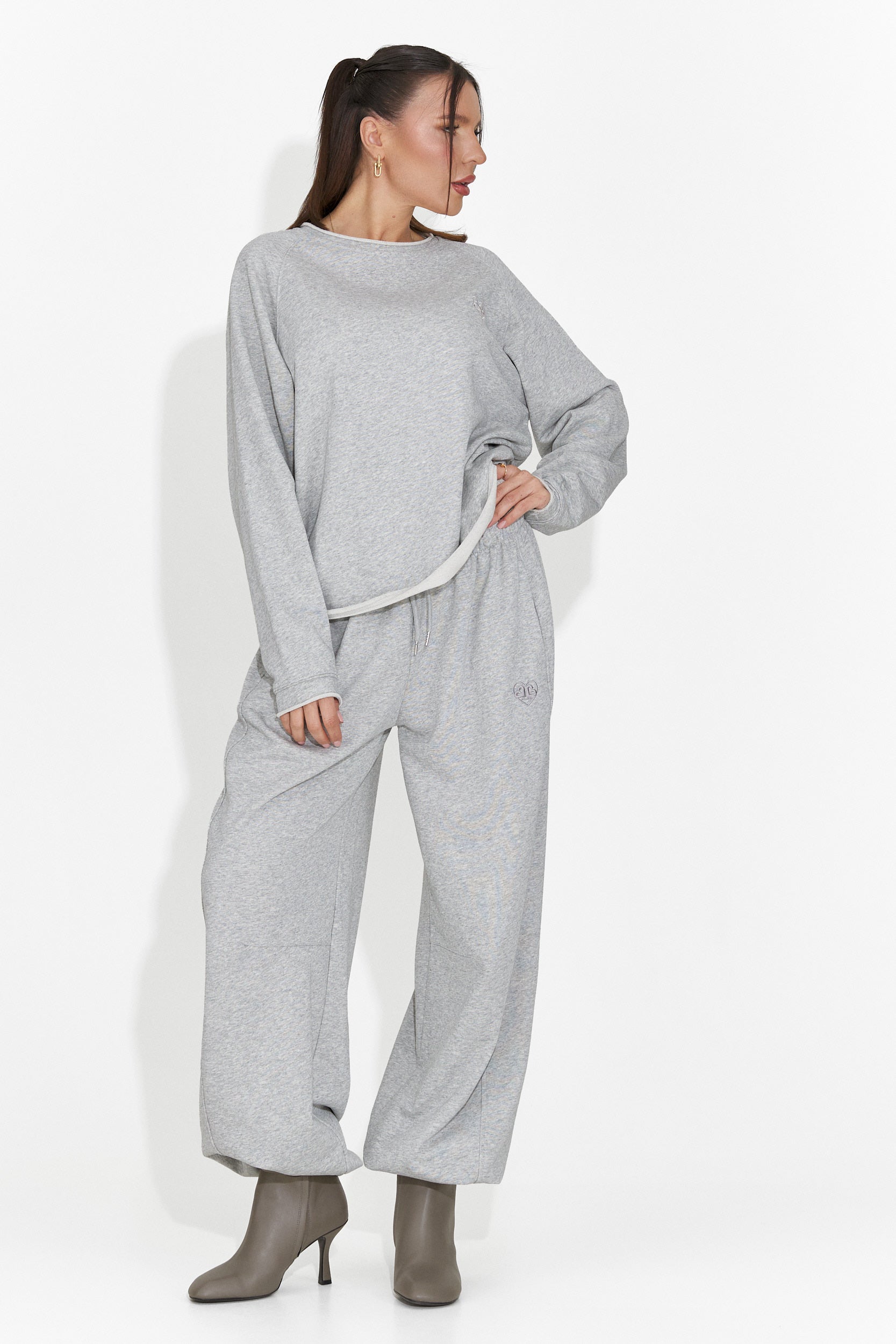 Szürke női hétköznapi nadrág Romela Bogas