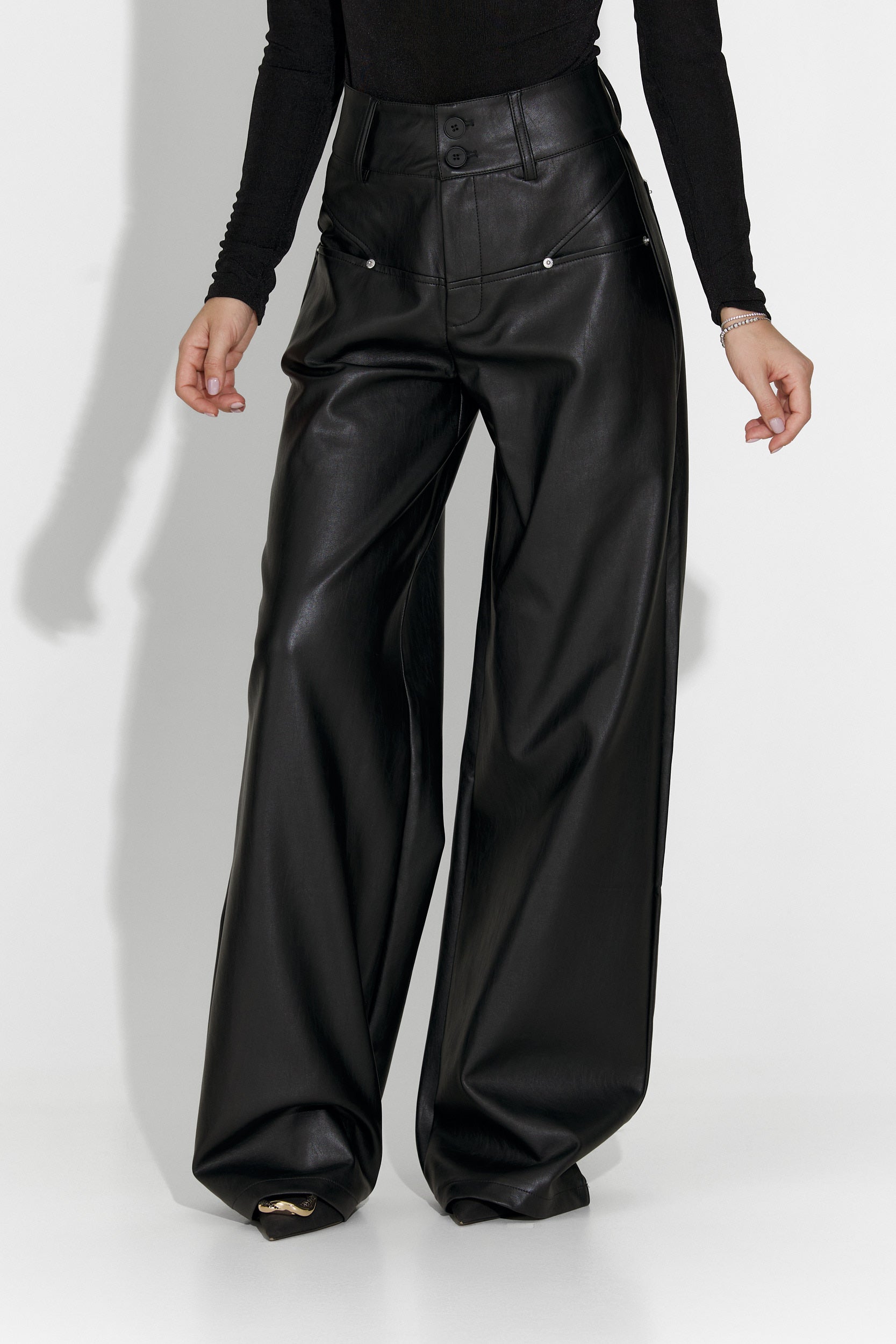 Elegáns fekete nadrág nőknek a Clorina Bogas-tól