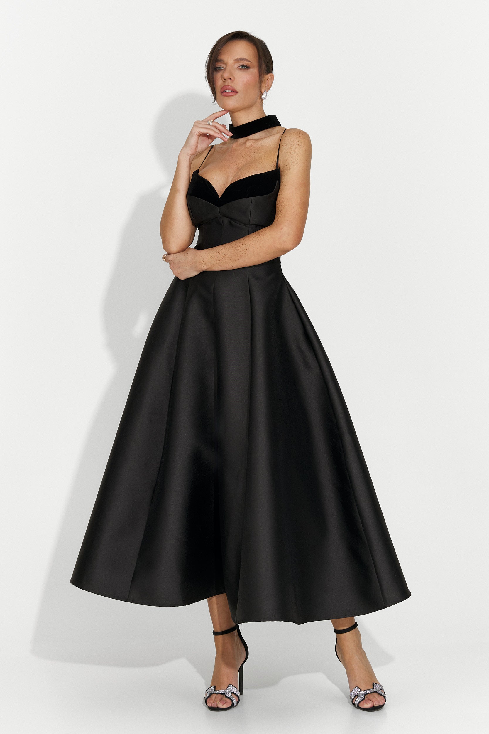 Hosszú fekete női ruha Coriza Bogas