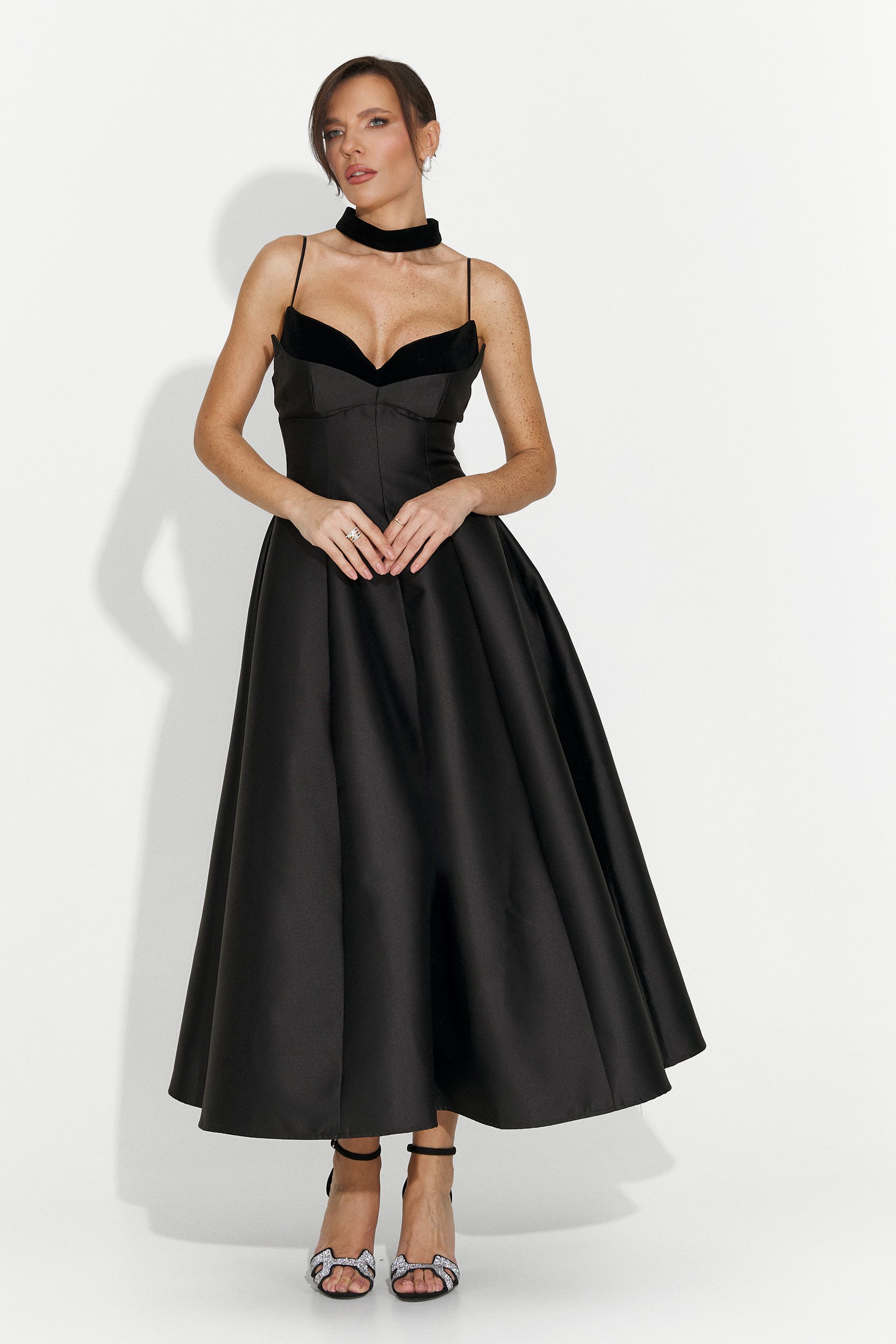 Hosszú fekete női ruha Coriza Bogas