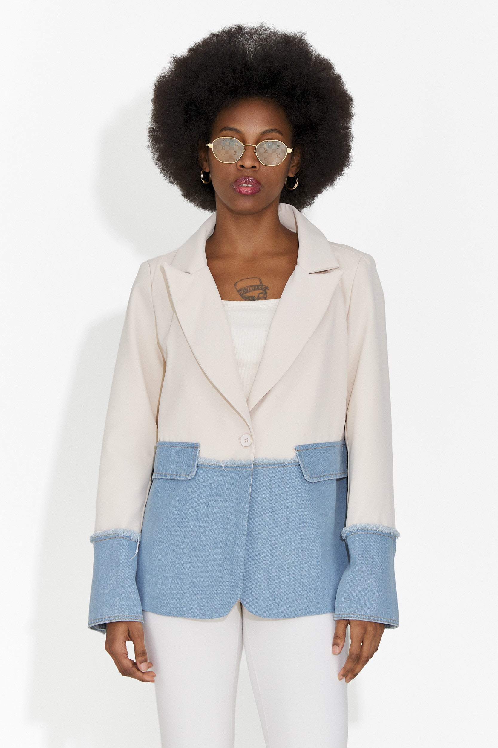 Elegáns női krémszínű zakó Samiria Bogas