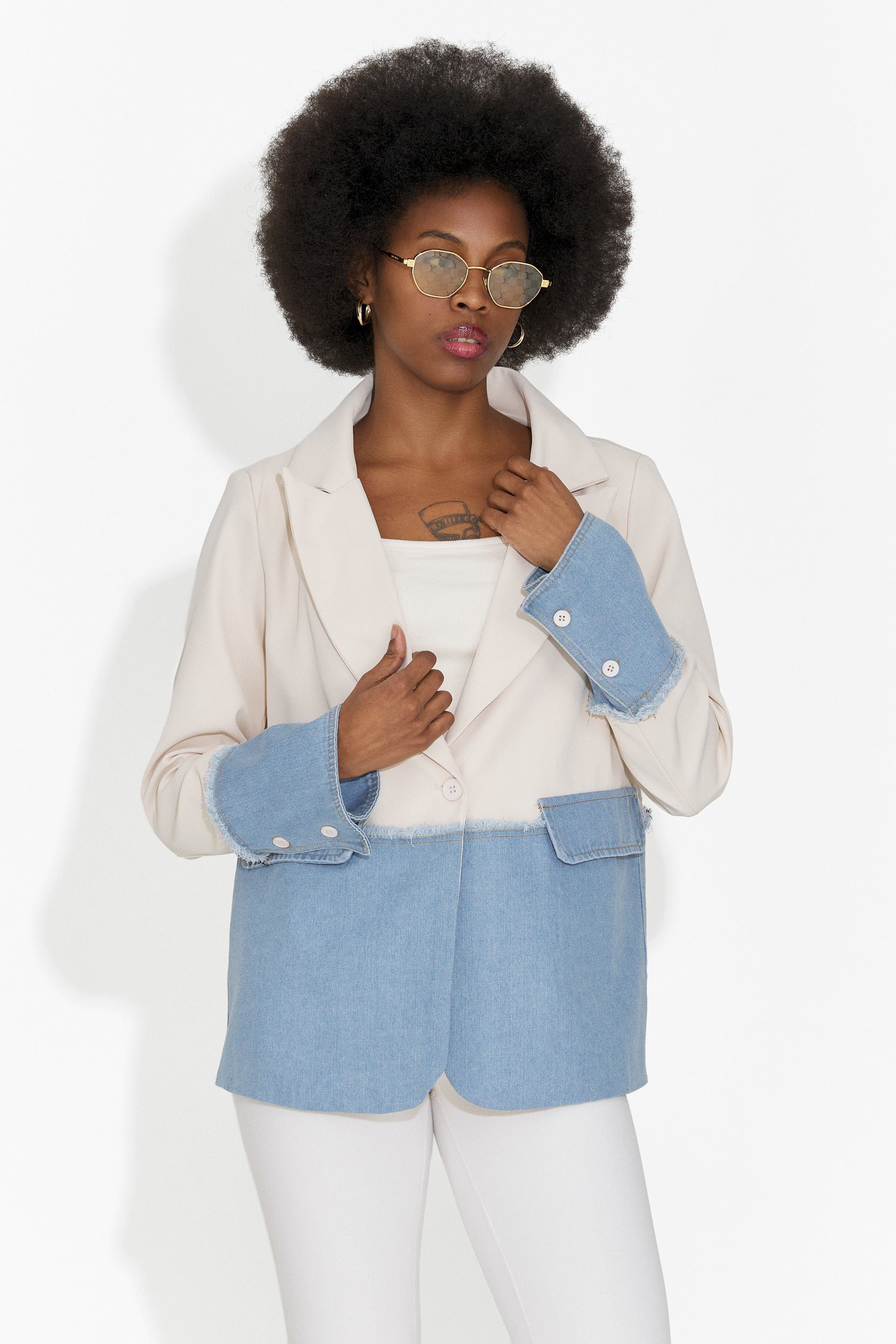 Elegáns női krémszínű zakó Samiria Bogas