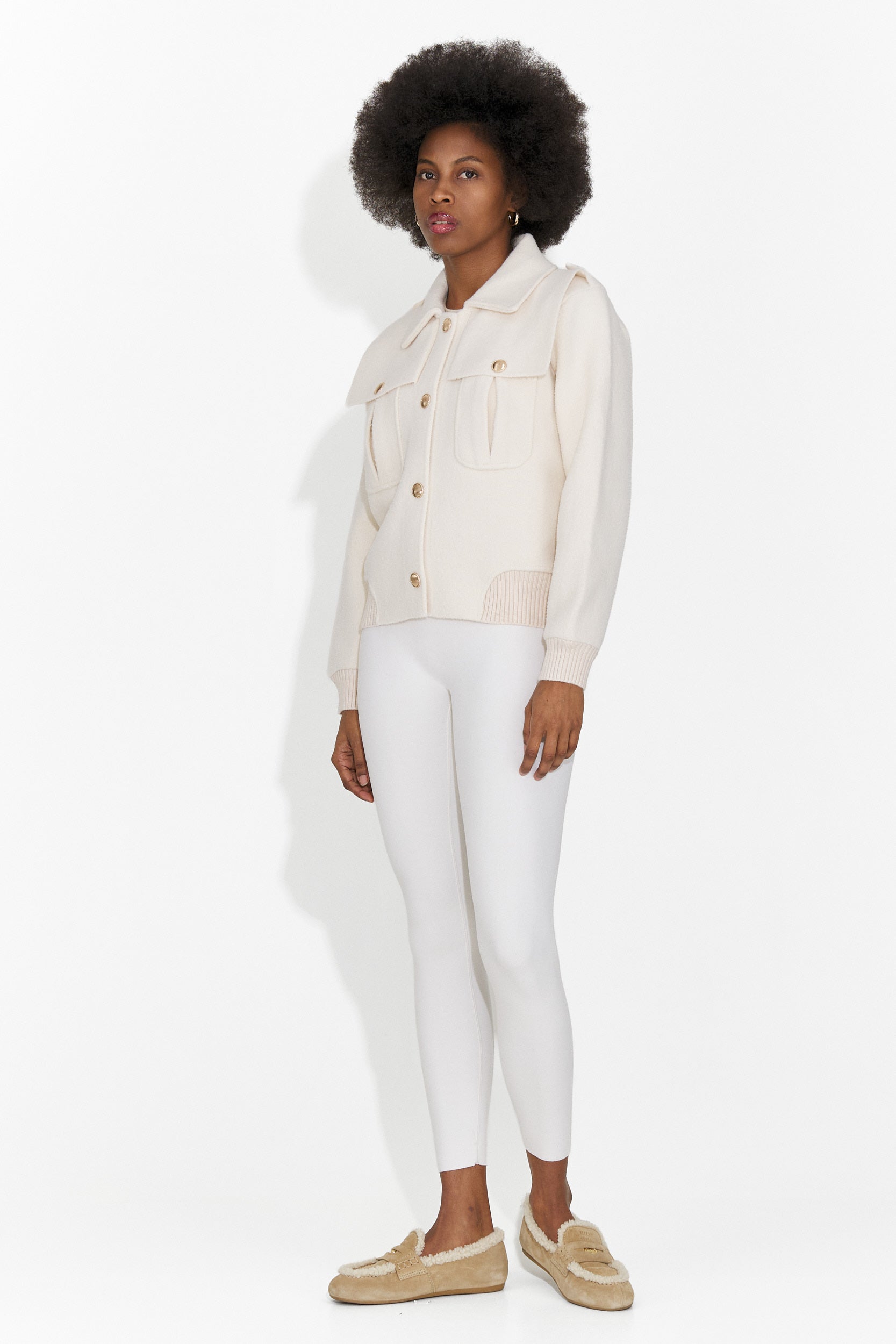 Elegáns krém színű hölgyek dzsekki Stelyana Bogas-tól