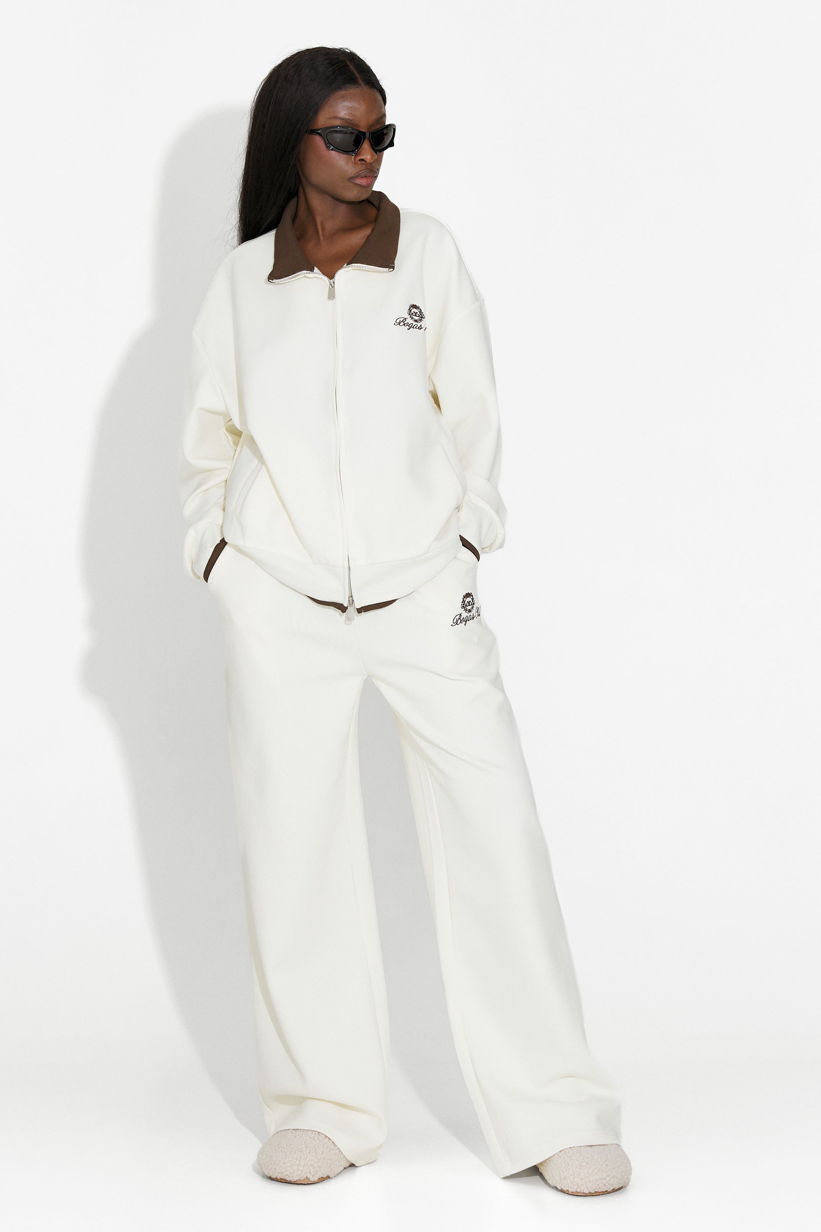 Laza bézs női edzőruha Lysara Bogas