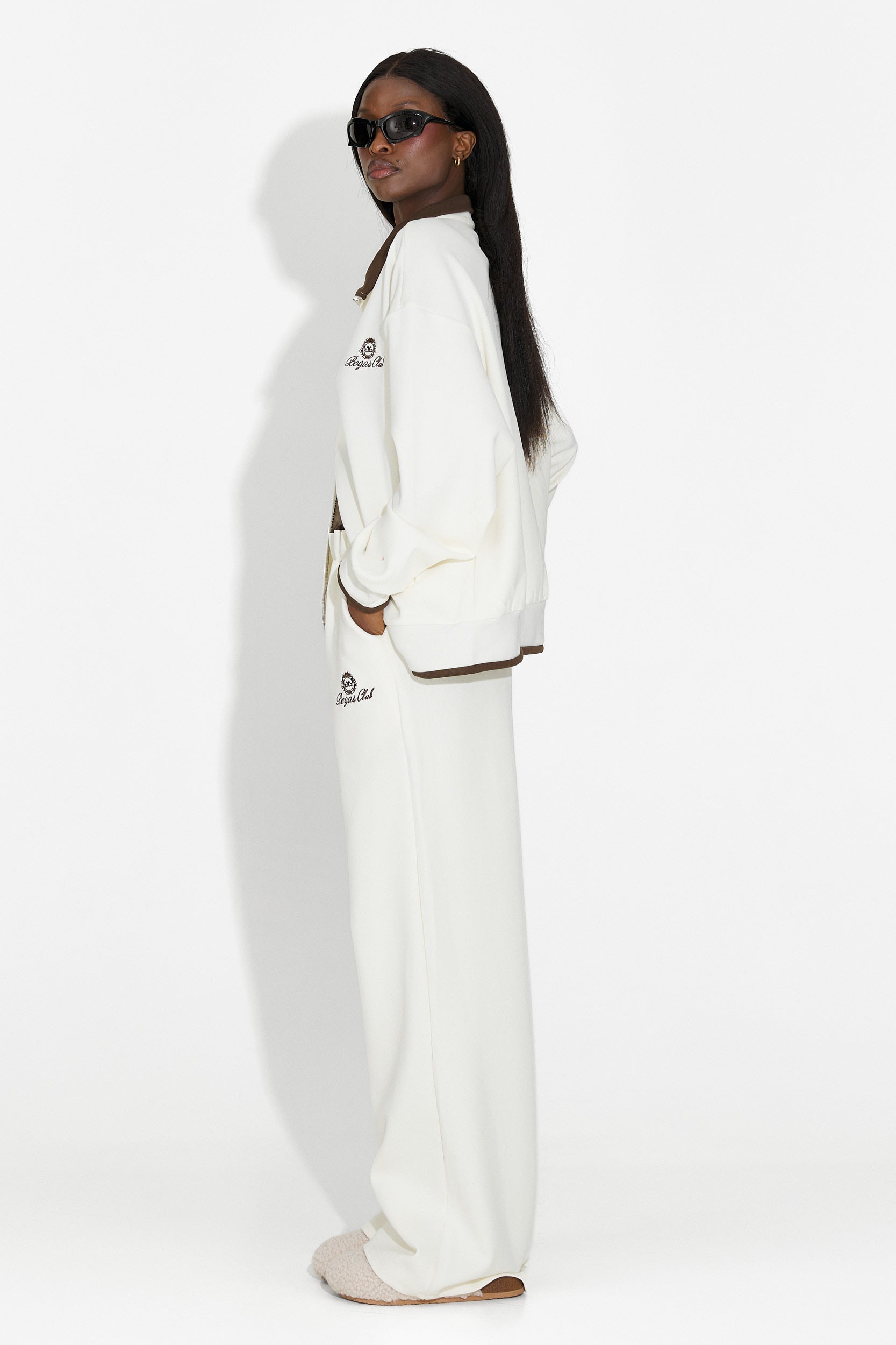 Laza bézs női edzőruha Lysara Bogas