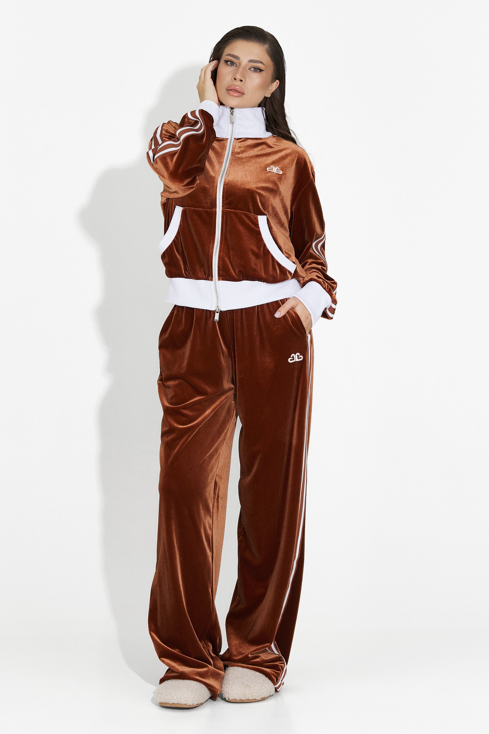 Chanela Bogas barna női edzőcipő