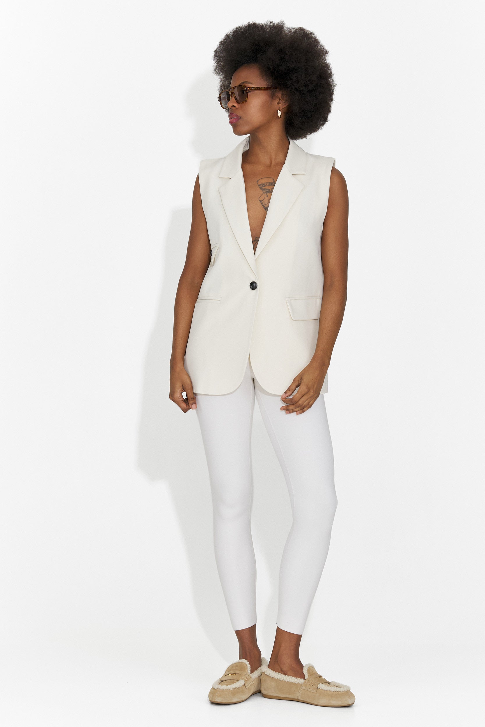 Elegáns krém színű hölgyi mellény Angila Bogastól