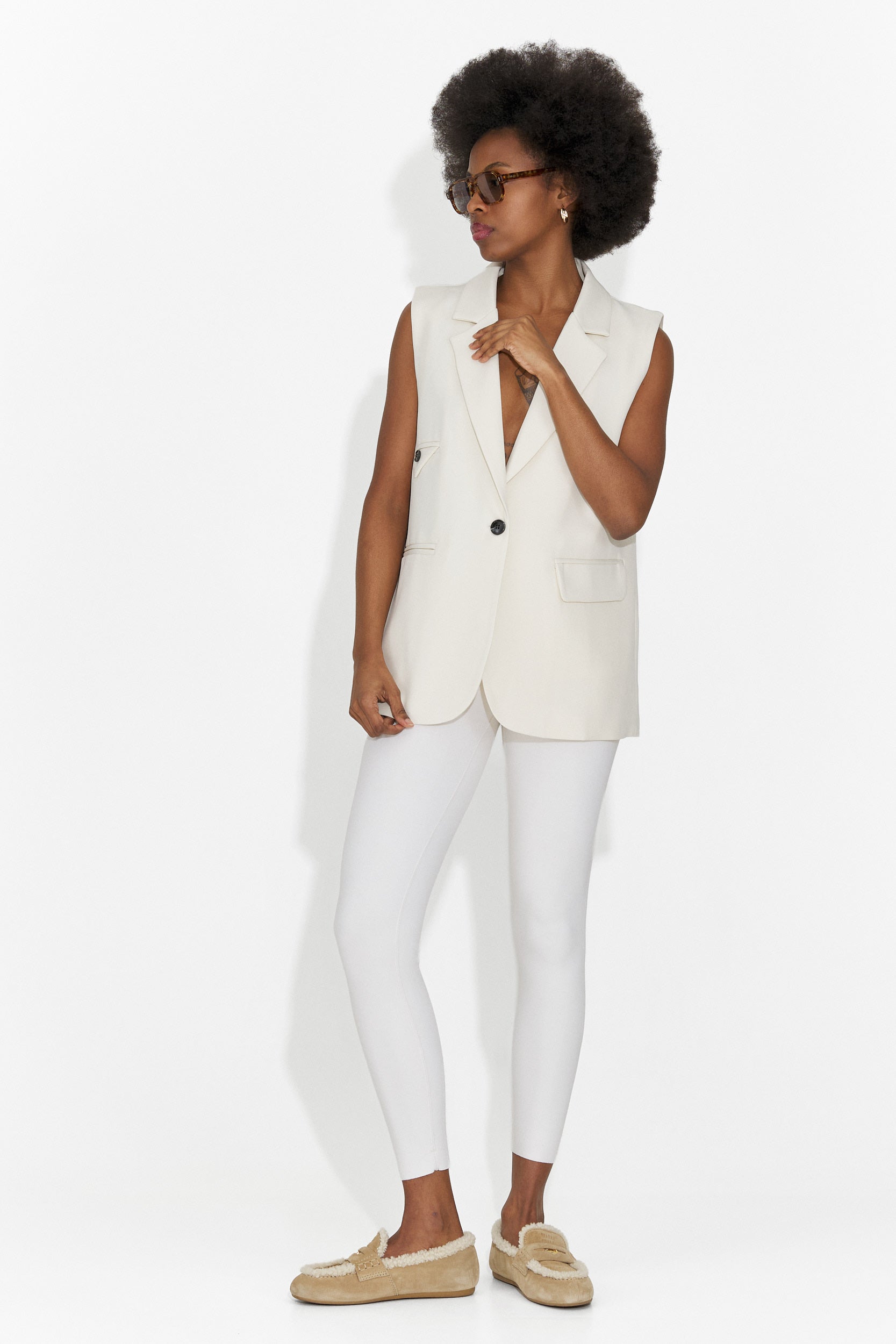 Elegáns krém színű hölgyi mellény Angila Bogastól