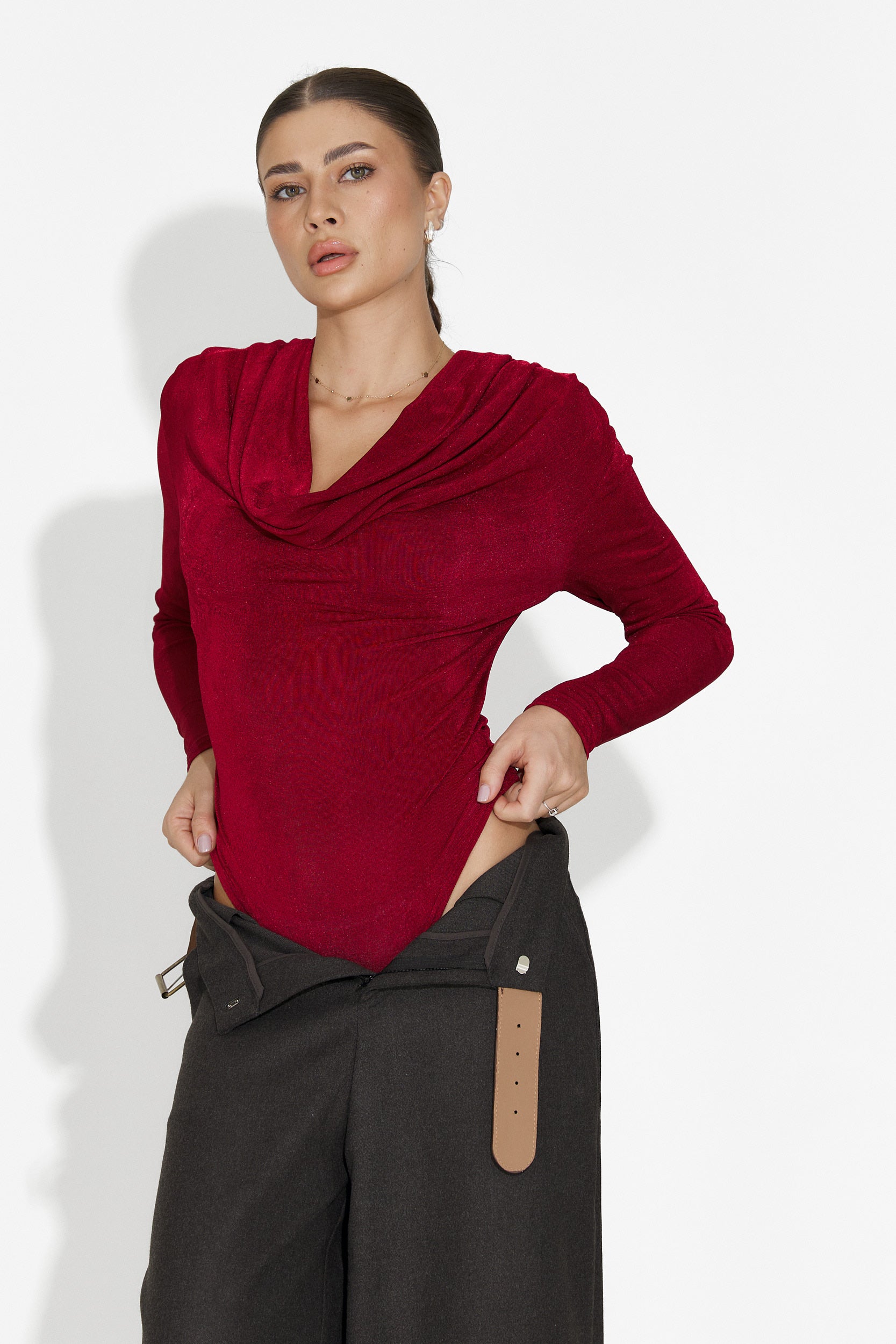 Elegáns Piros Sikada Bogas Női Testhez Simuló Ruházat