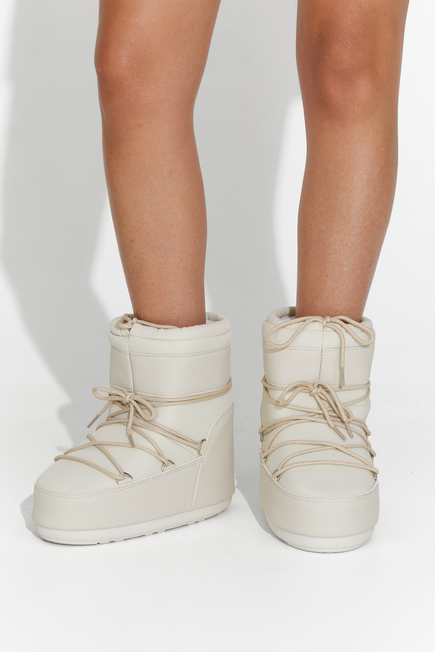 Női csizma bézs Sameria Bogas