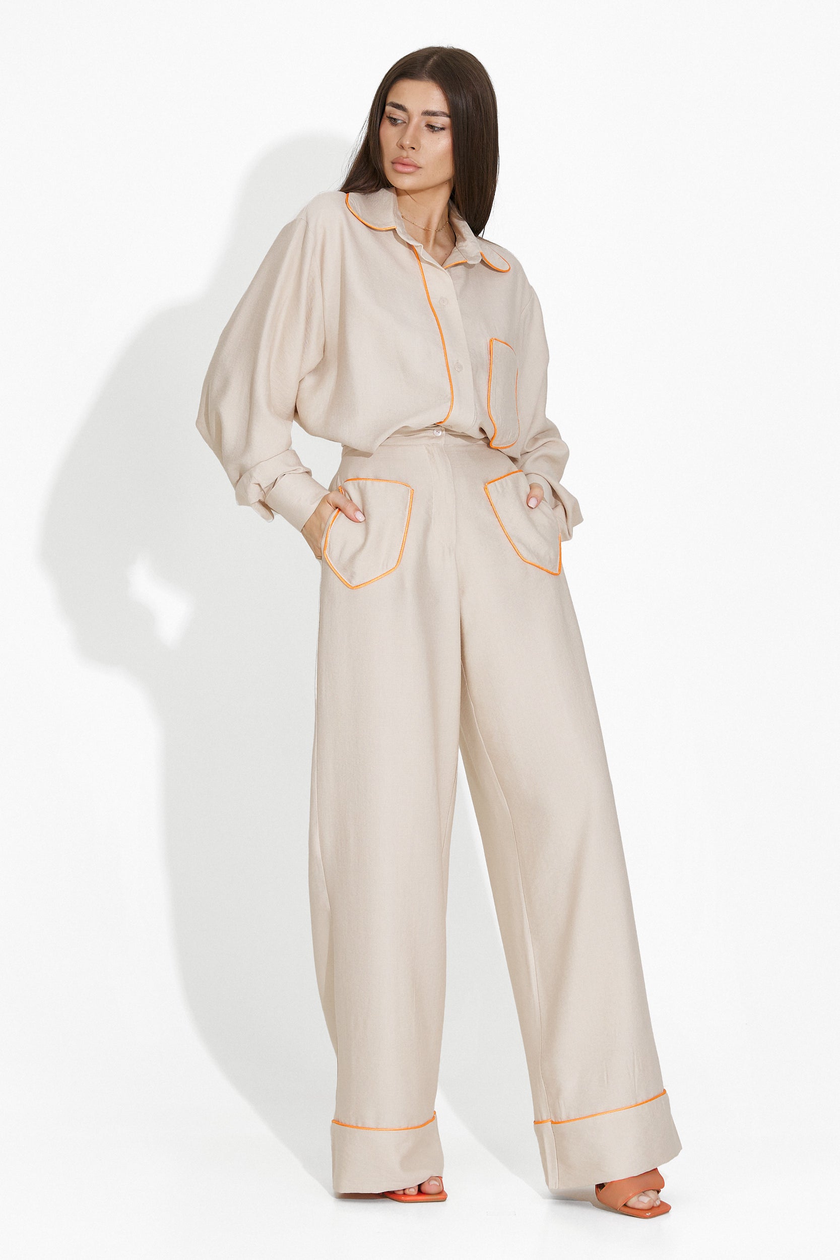 Beige nadrágos Arilova Bogas