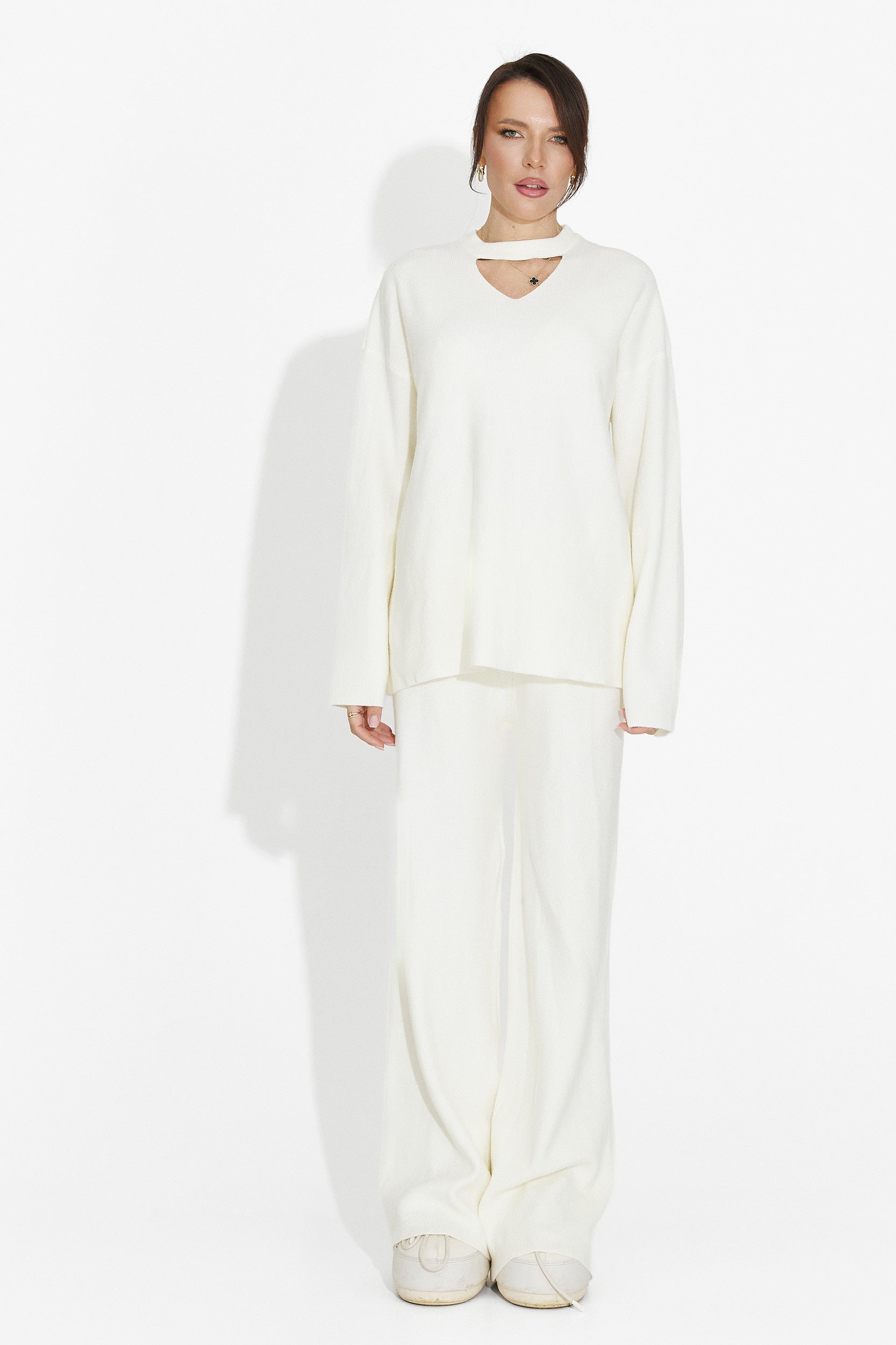 Krém színű nadrágkosztüm Kania Bogas