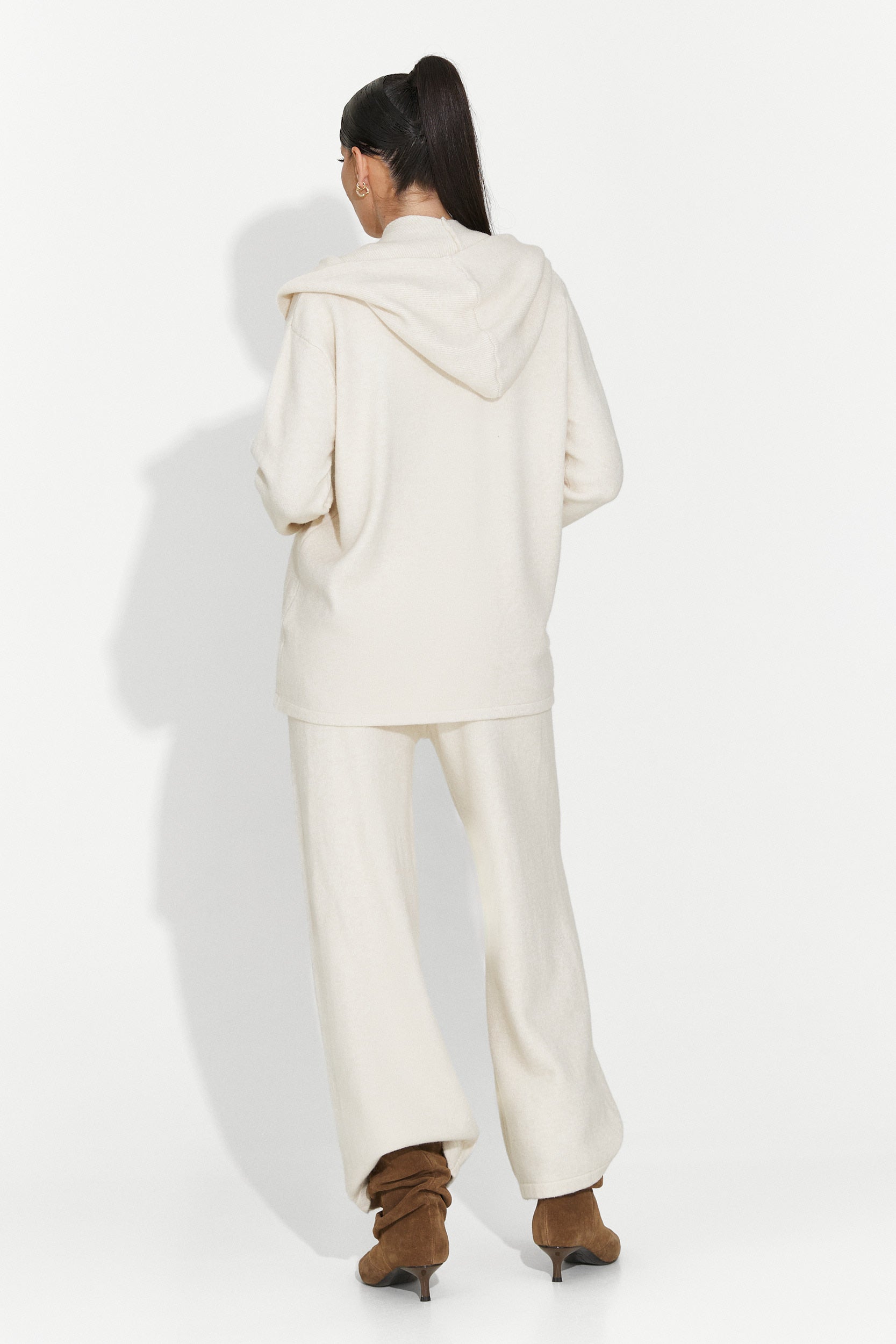 Laza bézs női öltöny Vencilie Bogastól