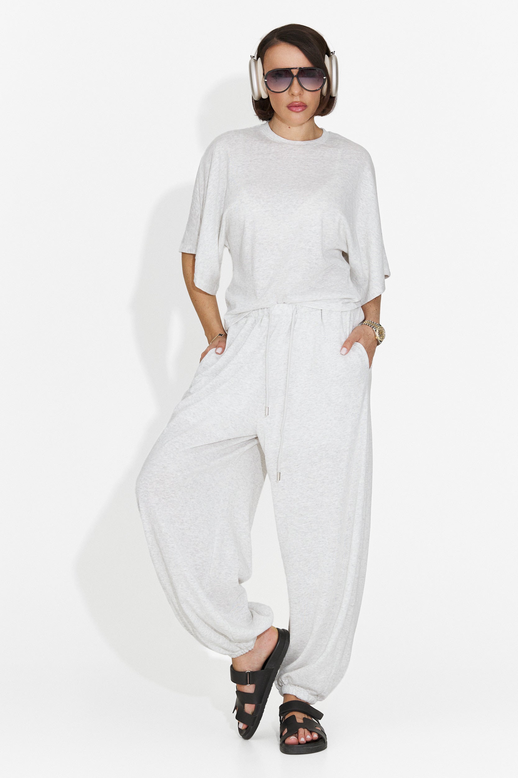 Bedya Bogas női öltöny szürke nadrággal