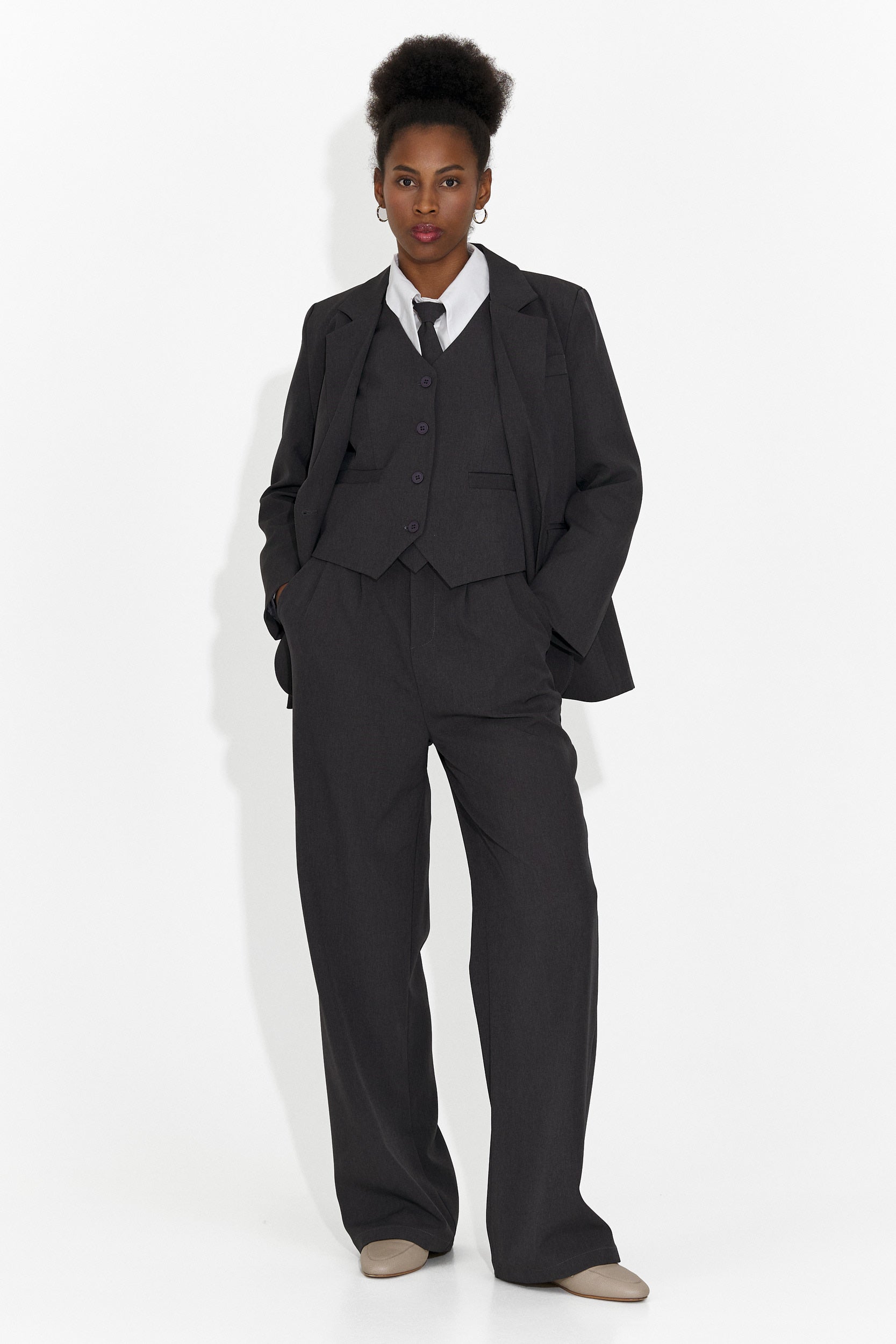 4 darabos öltöny nadrág + mellény + zakó + nyakkendő szürke Meldora Bogas