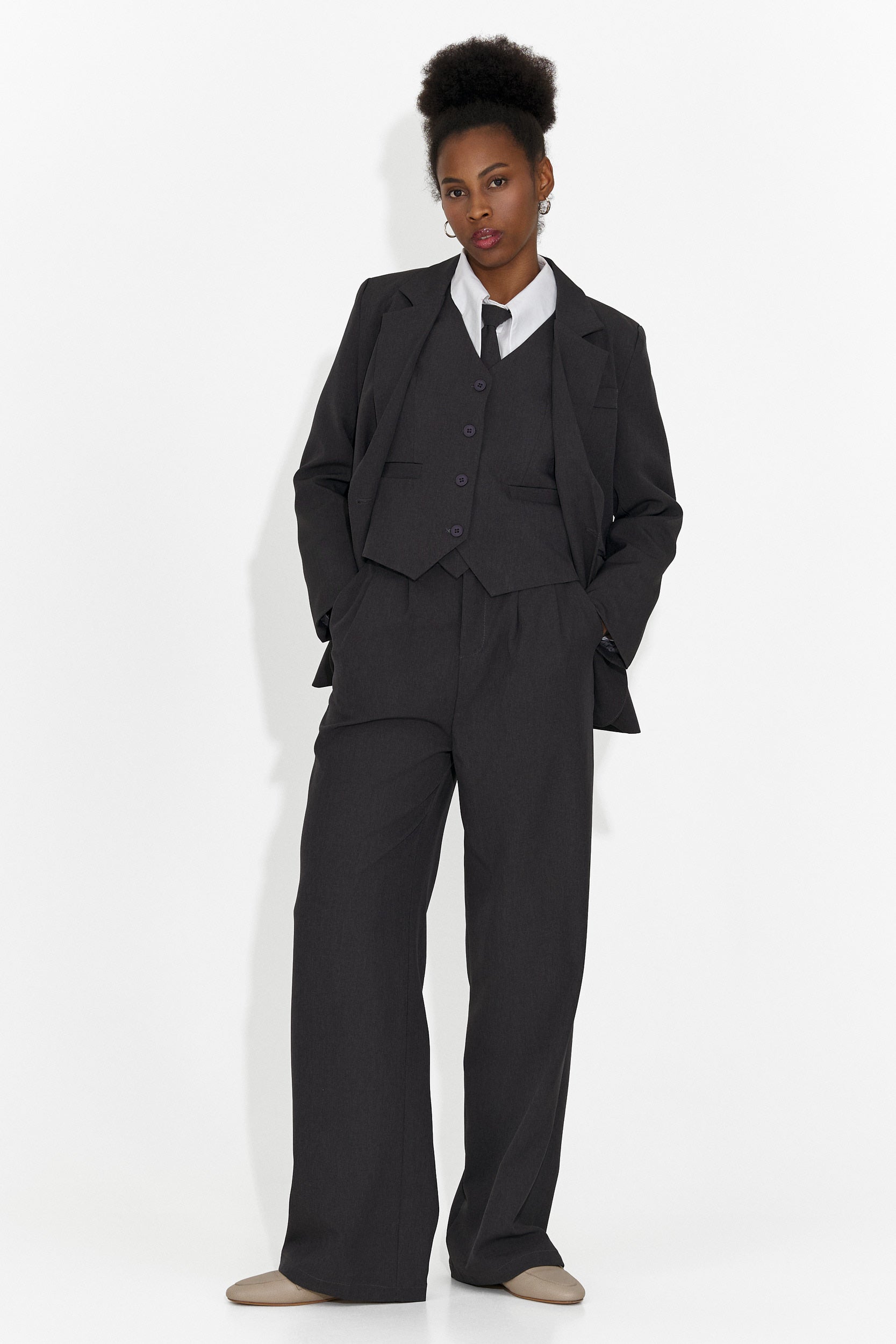 4 darabos öltöny nadrág + mellény + zakó + nyakkendő szürke Meldora Bogas