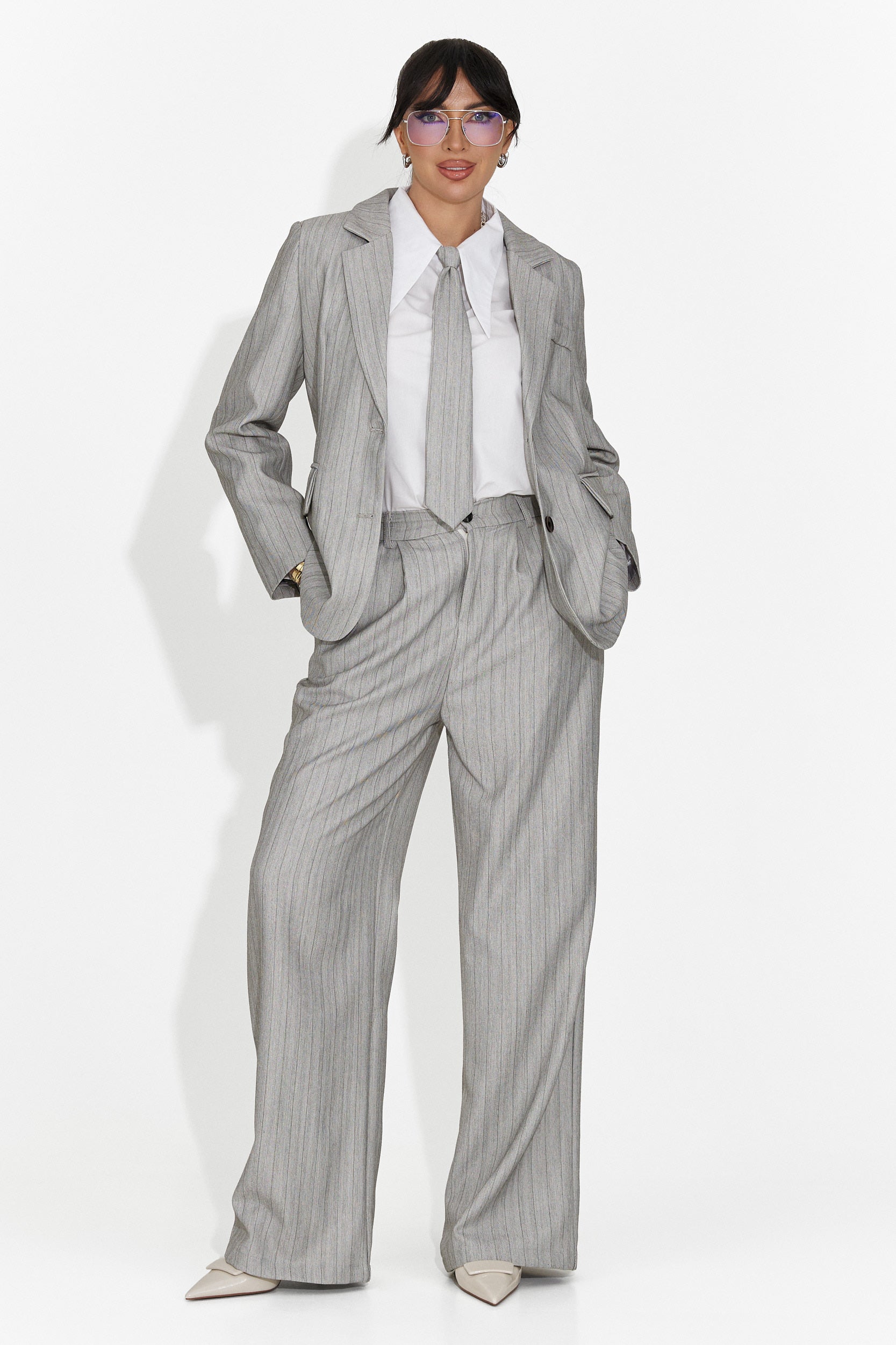 Női 3 részes öltöny: zakó + nadrág + szürke Manila Boga nyakken