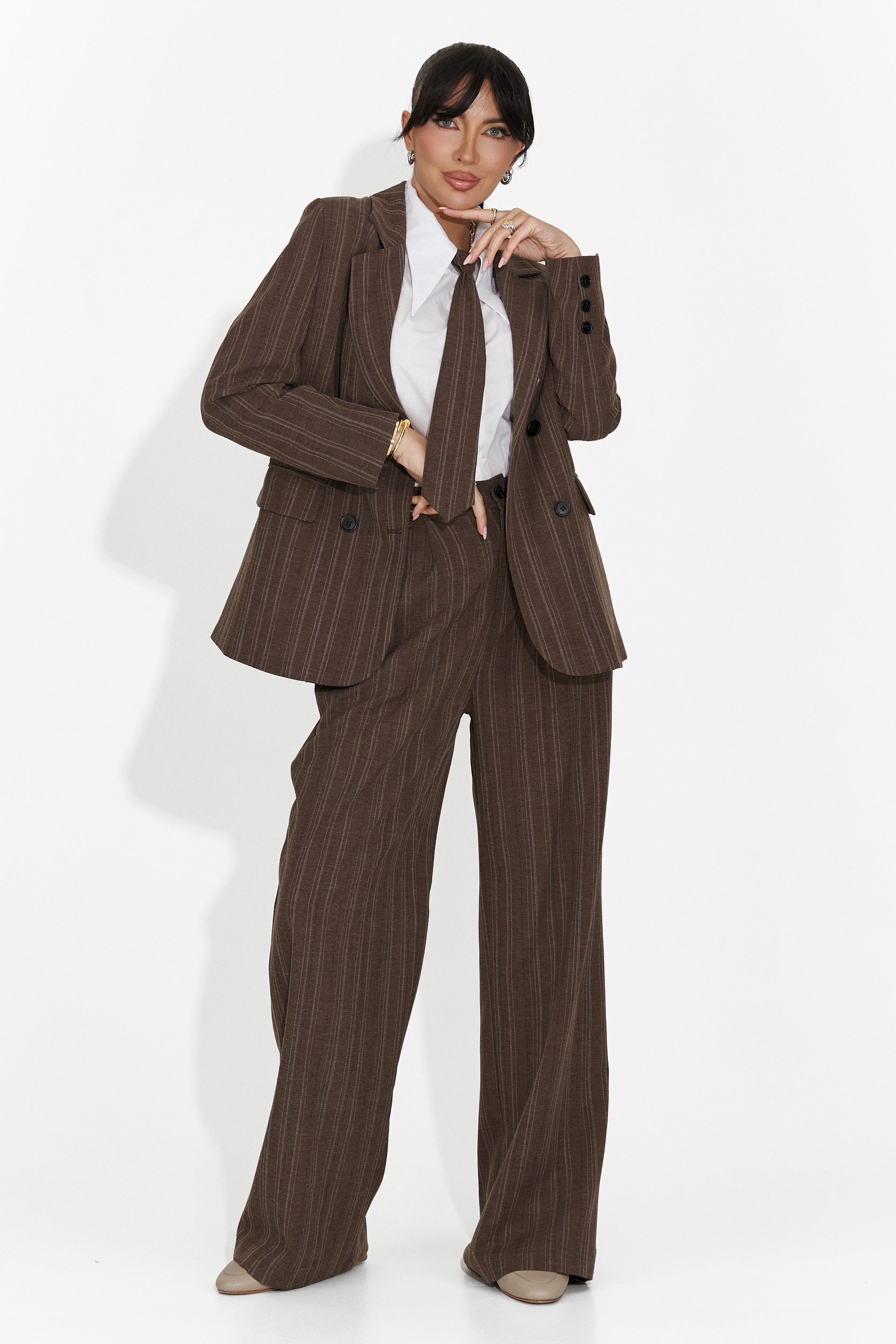 Anhelica B Női 3 Részes Öltöny - Zakó + Nadrág + Barna Nyakkend