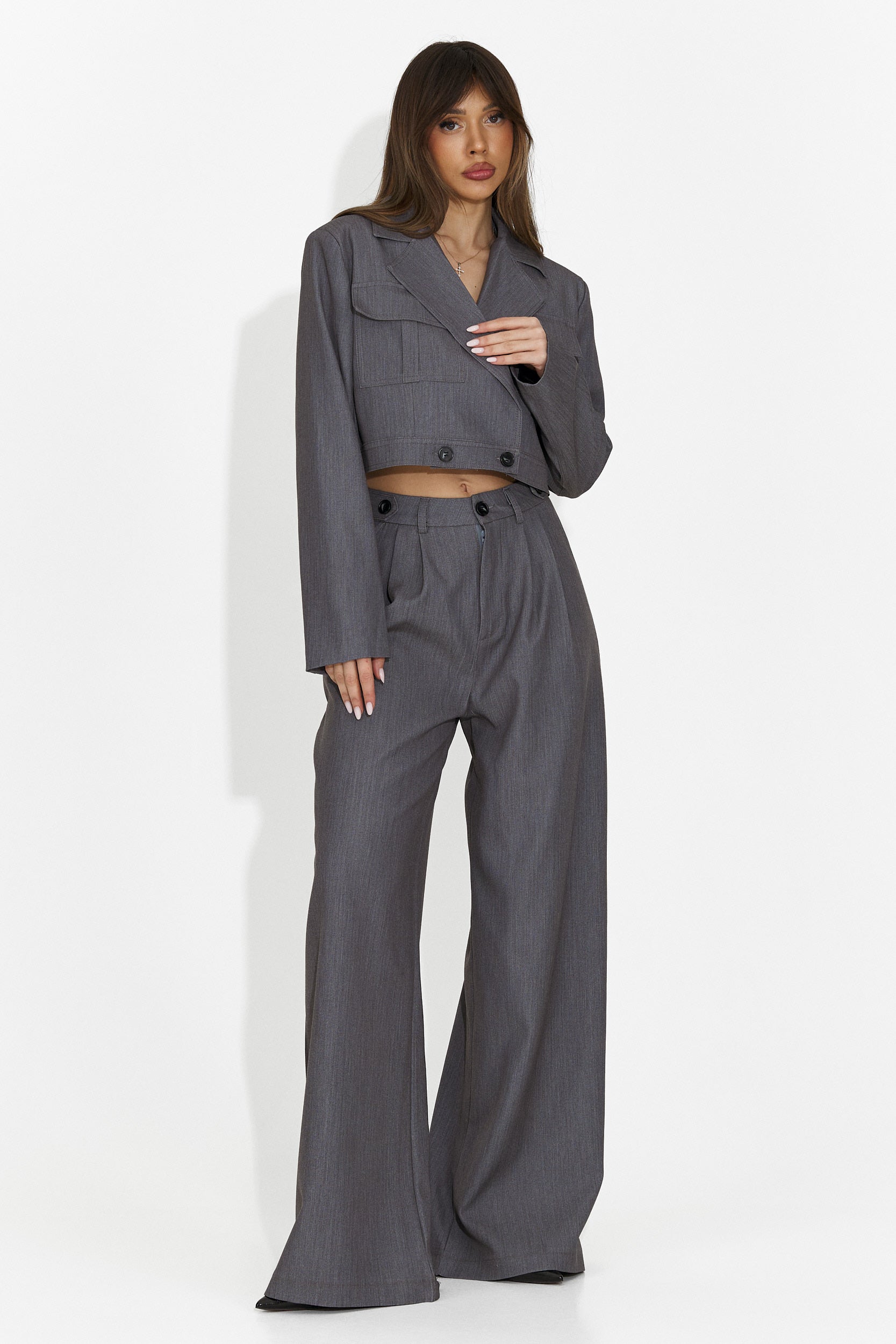 Elegáns szürke női öltöny Adnana Bogastól