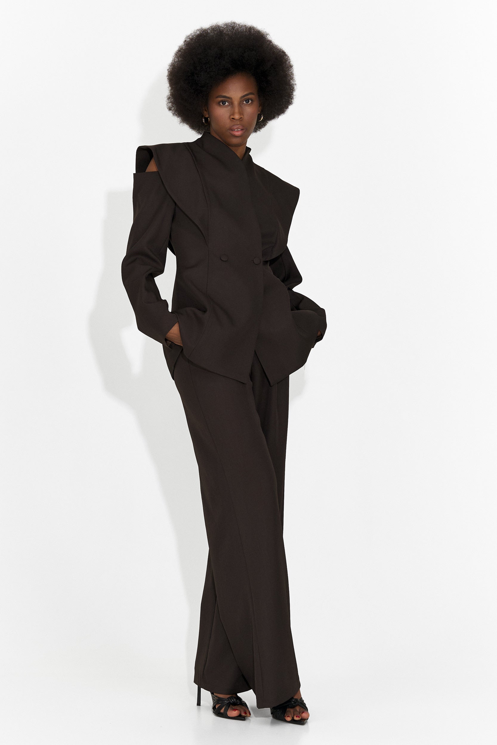 Elegáns barna női öltöny Latefa Bogastól