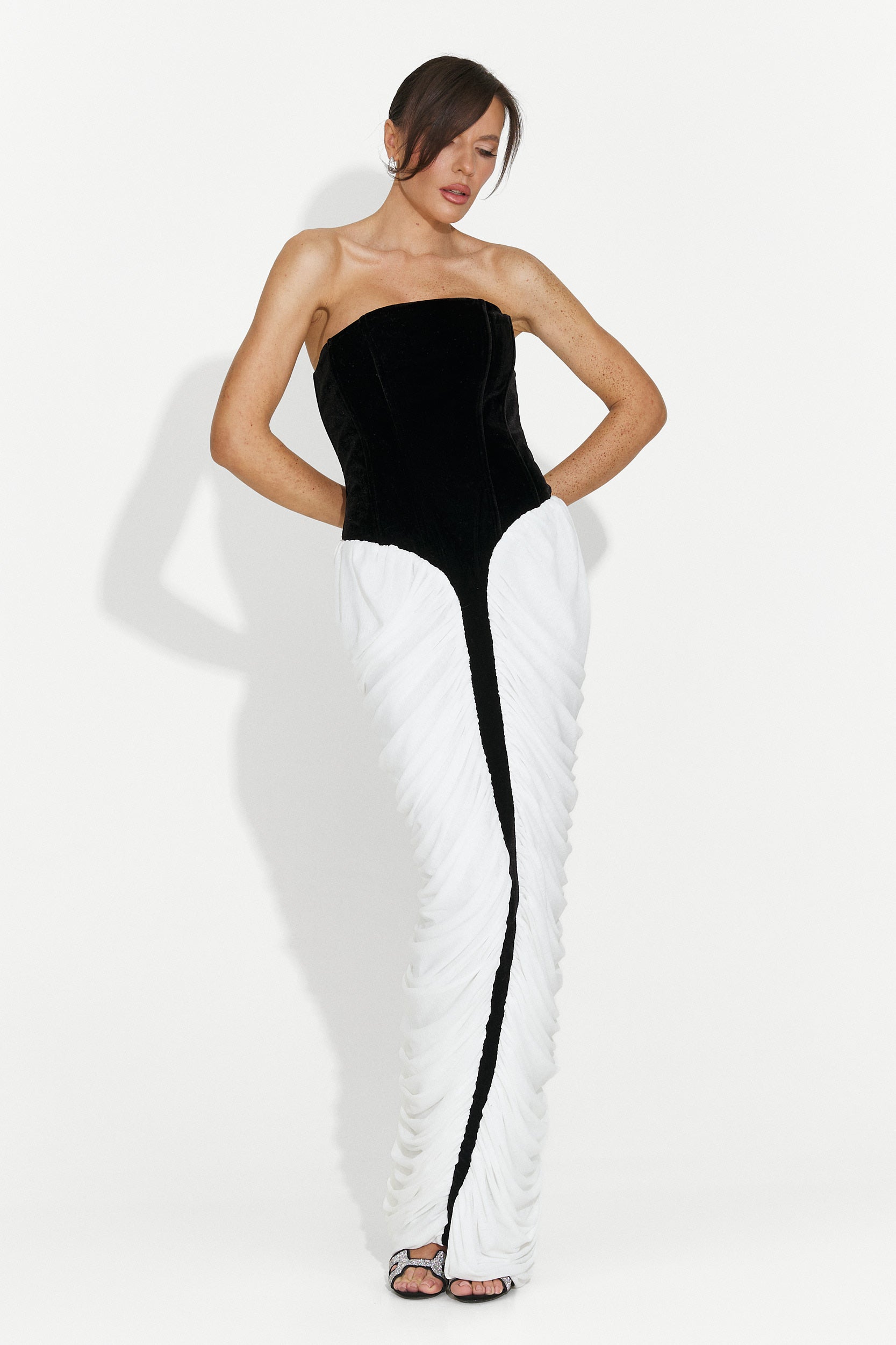 Hosszú női ruha fekete-fehér York Bogas