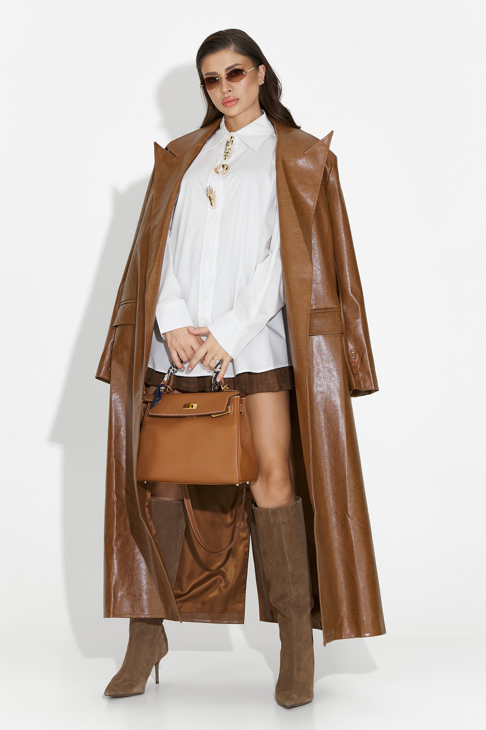 Elegáns barna hölgykabát Isavine Bogas-tól