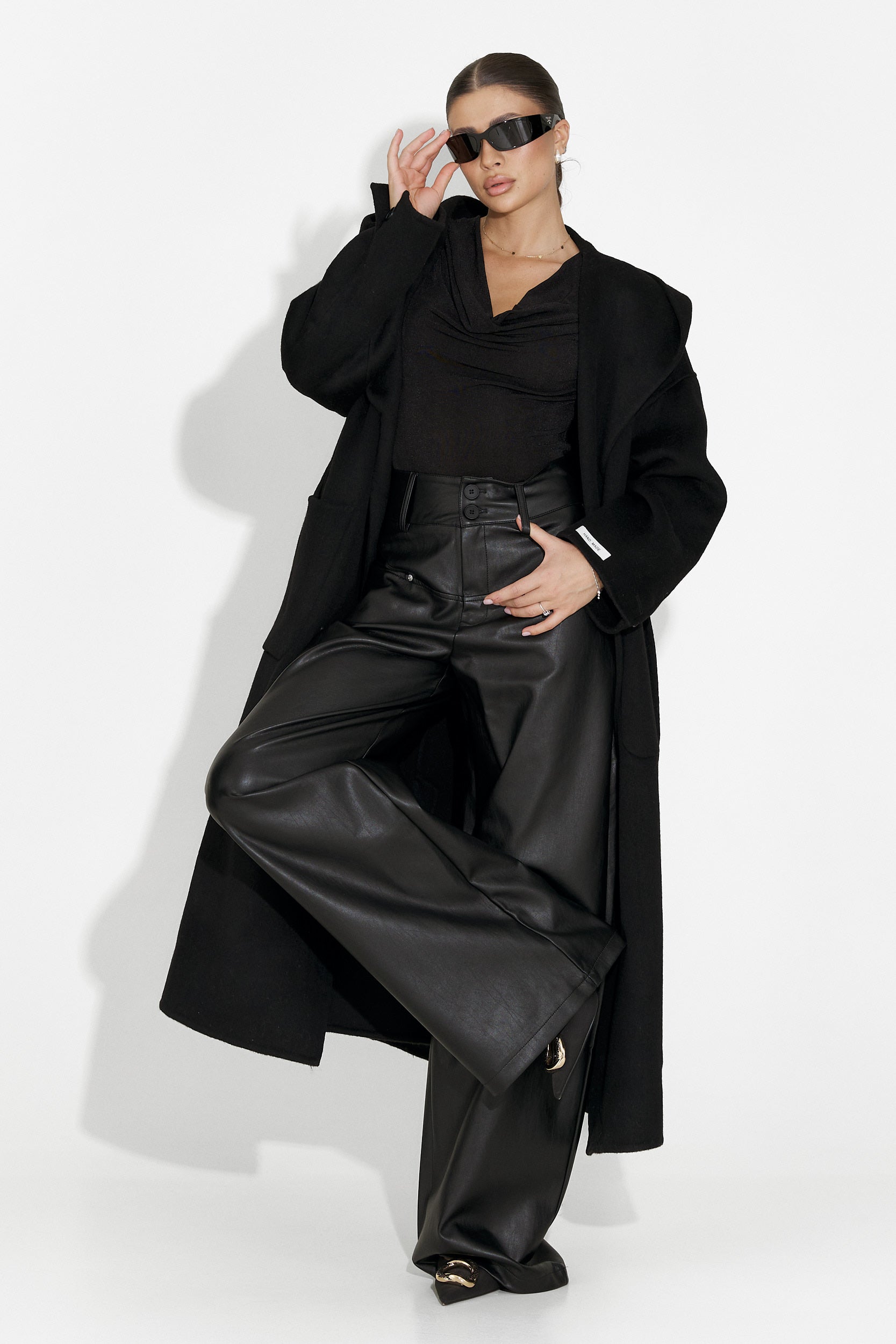 Elegáns fekete női kabát Carivana Bogas