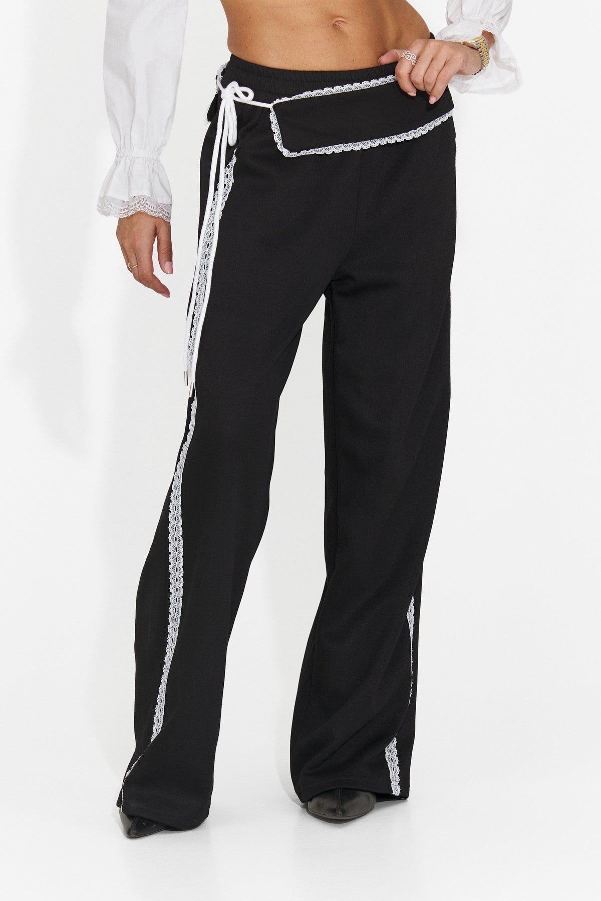 Pantaloni casual negri Nulenoa Bogas