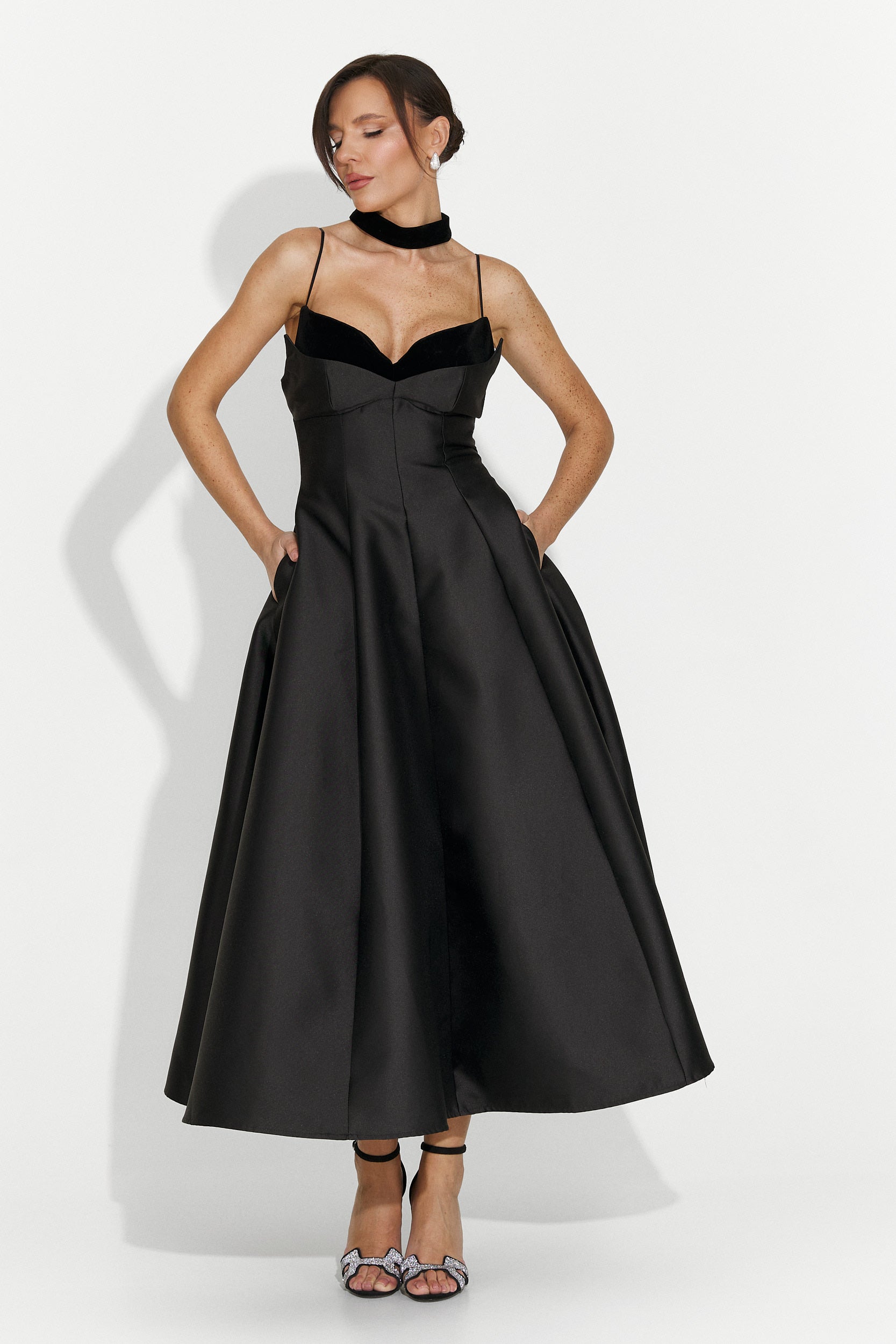 Hosszú fekete női ruha Coriza Bogas